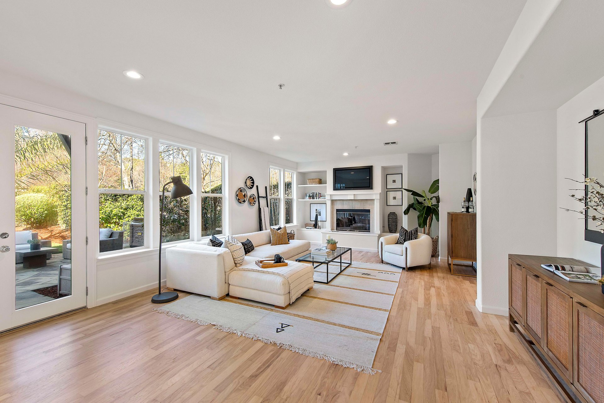 27 Presidio Dr