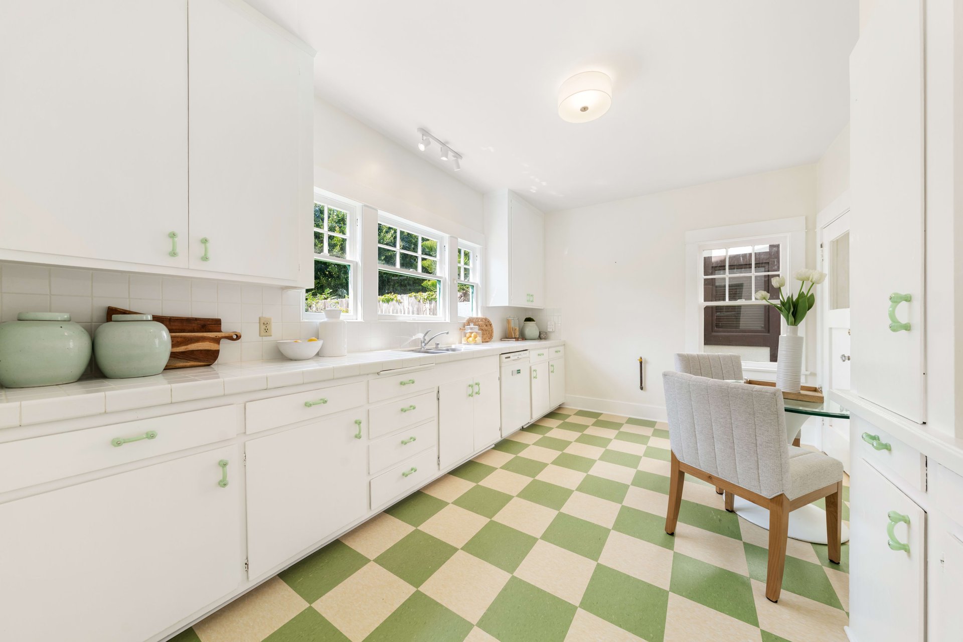 335 N Beirut Ave, Pacific Palisades