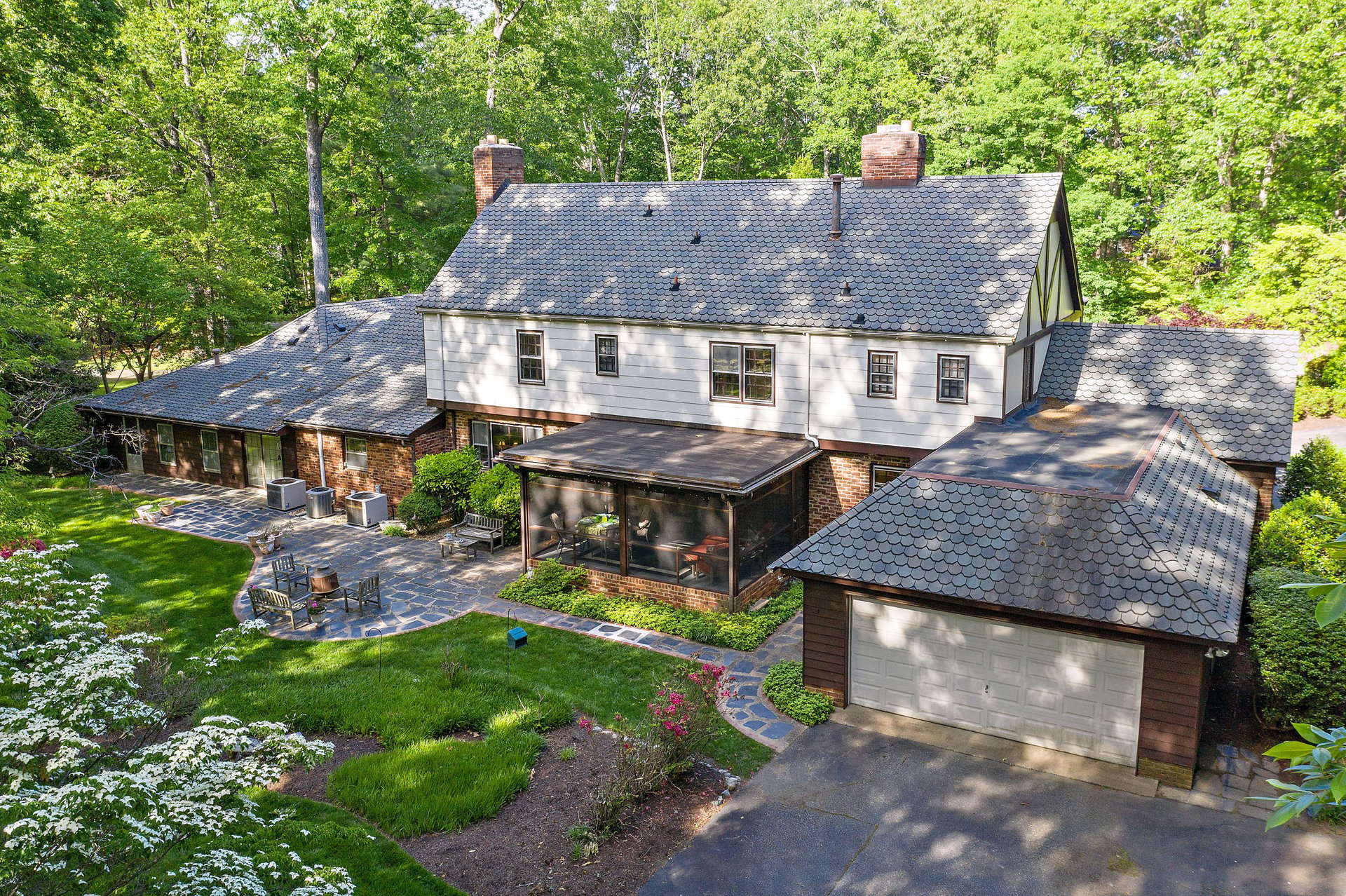 2910 W Brigstock Road
