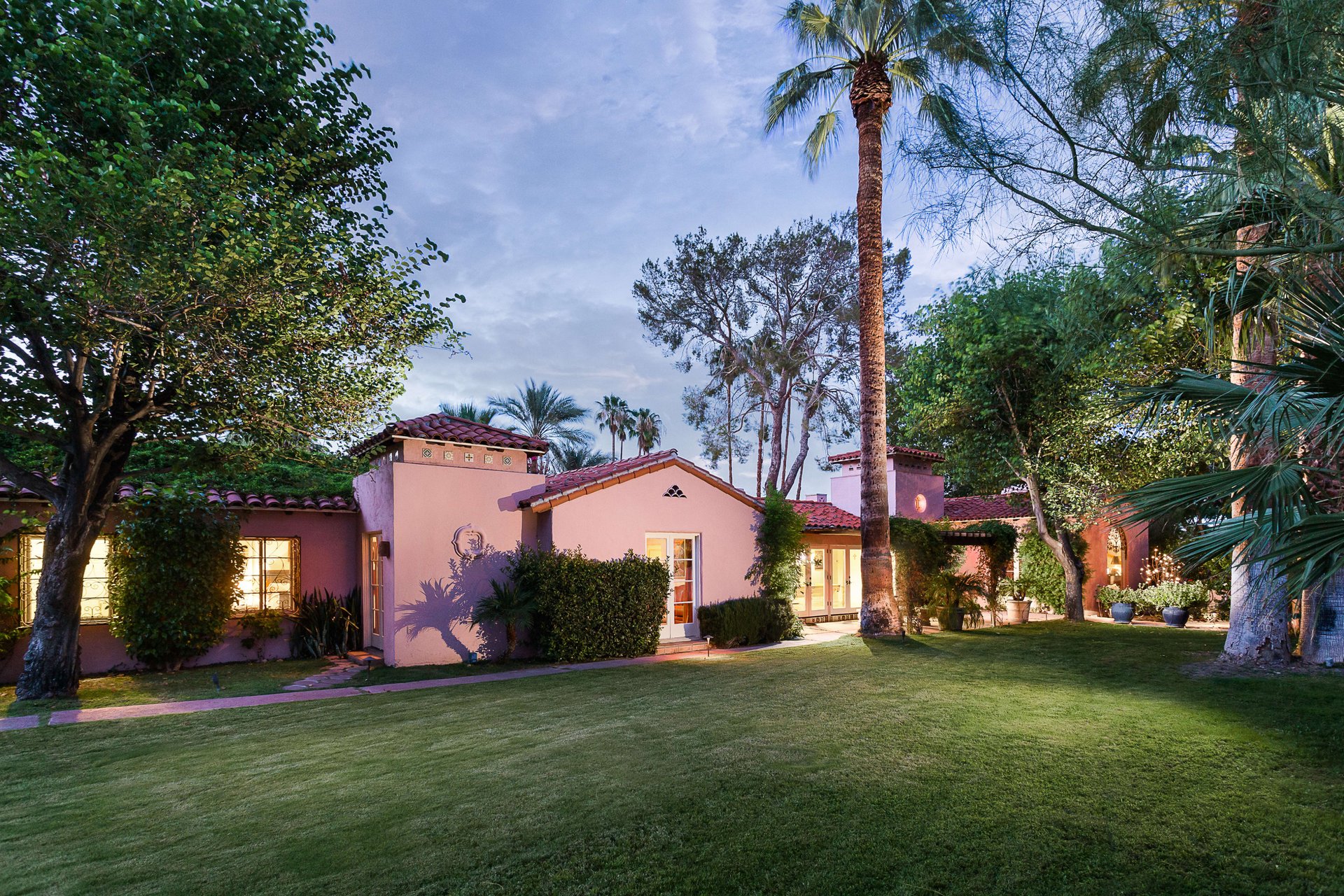 222 W Chino Dr