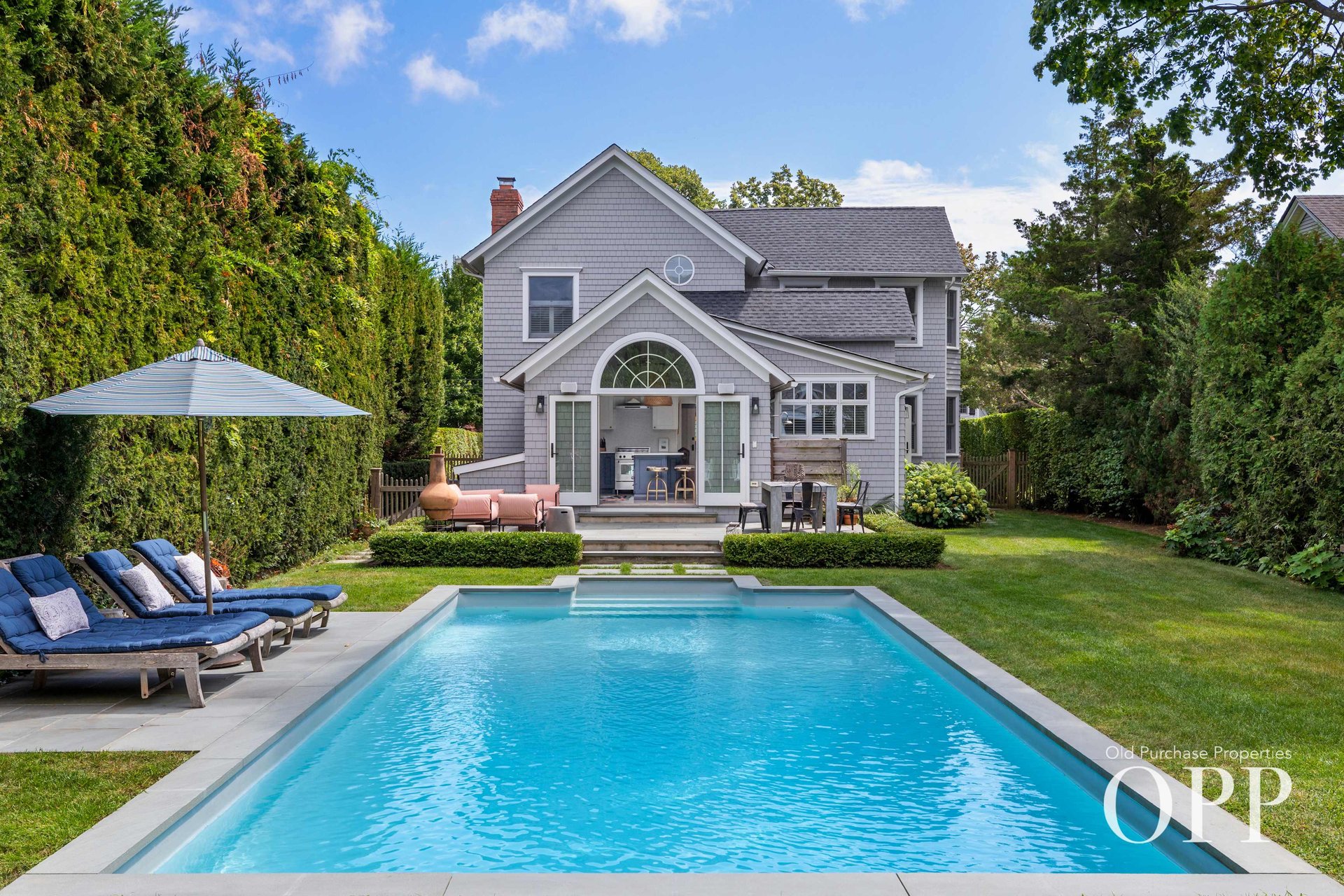 VILLAGE CLASSIC WITH POOL AND COTTAGE