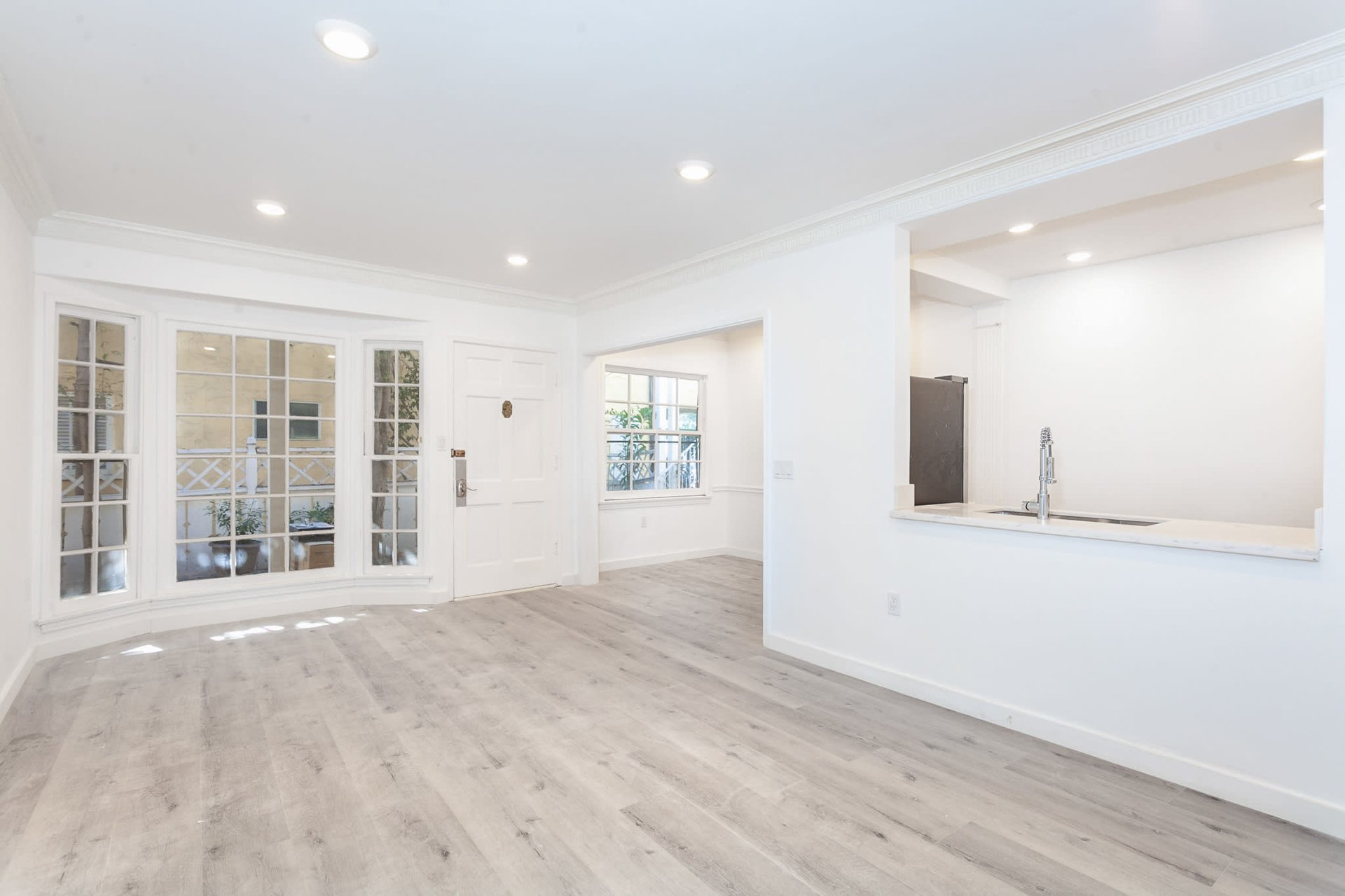 1 Bed + 1 Bath in Beverly Hills