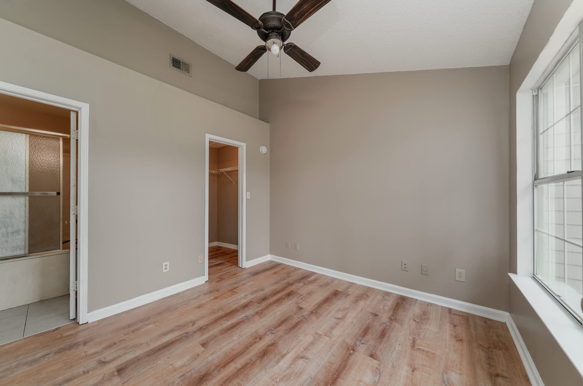2 bedroom Condo in Madison City!!! Madison Towne Centre Community!