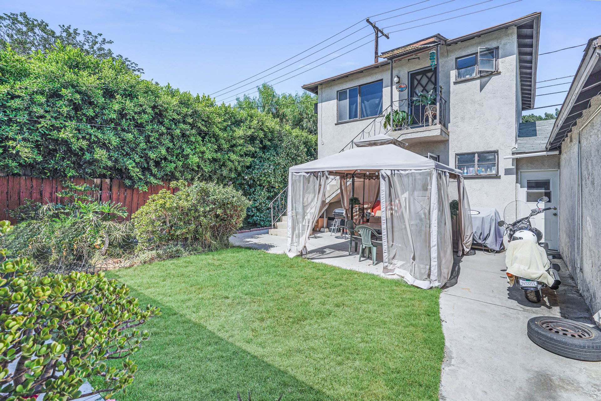 Rare opportunity to own a Garden-style 3 Unit Income Property in highly-sought Magnolia Park Burbank!