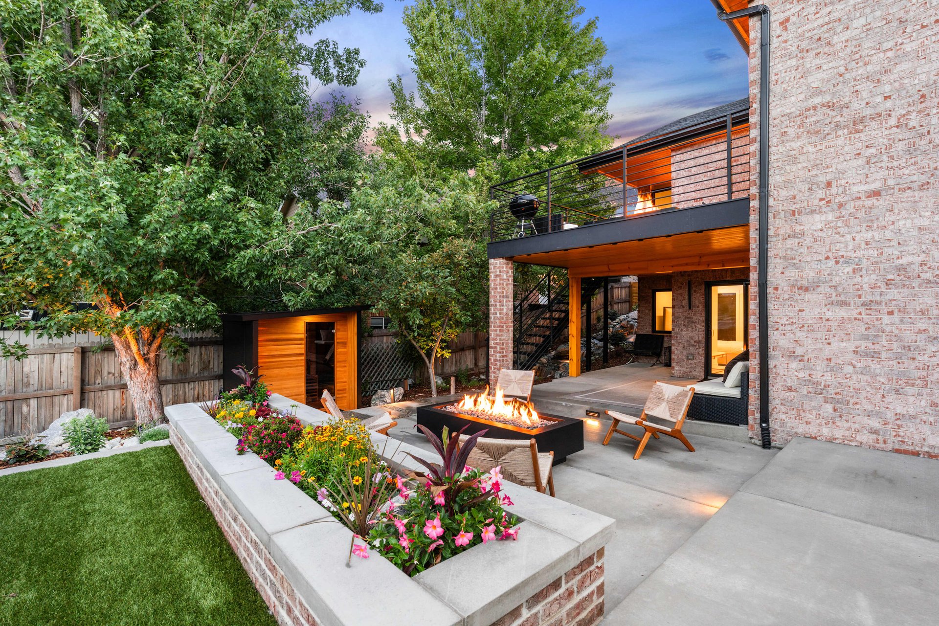 1916 Lake Dr.