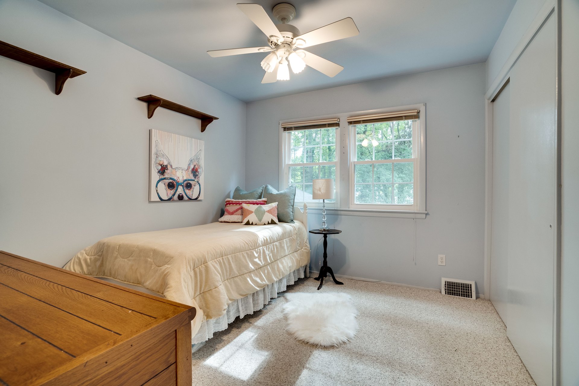 8609 Cyrus Pl