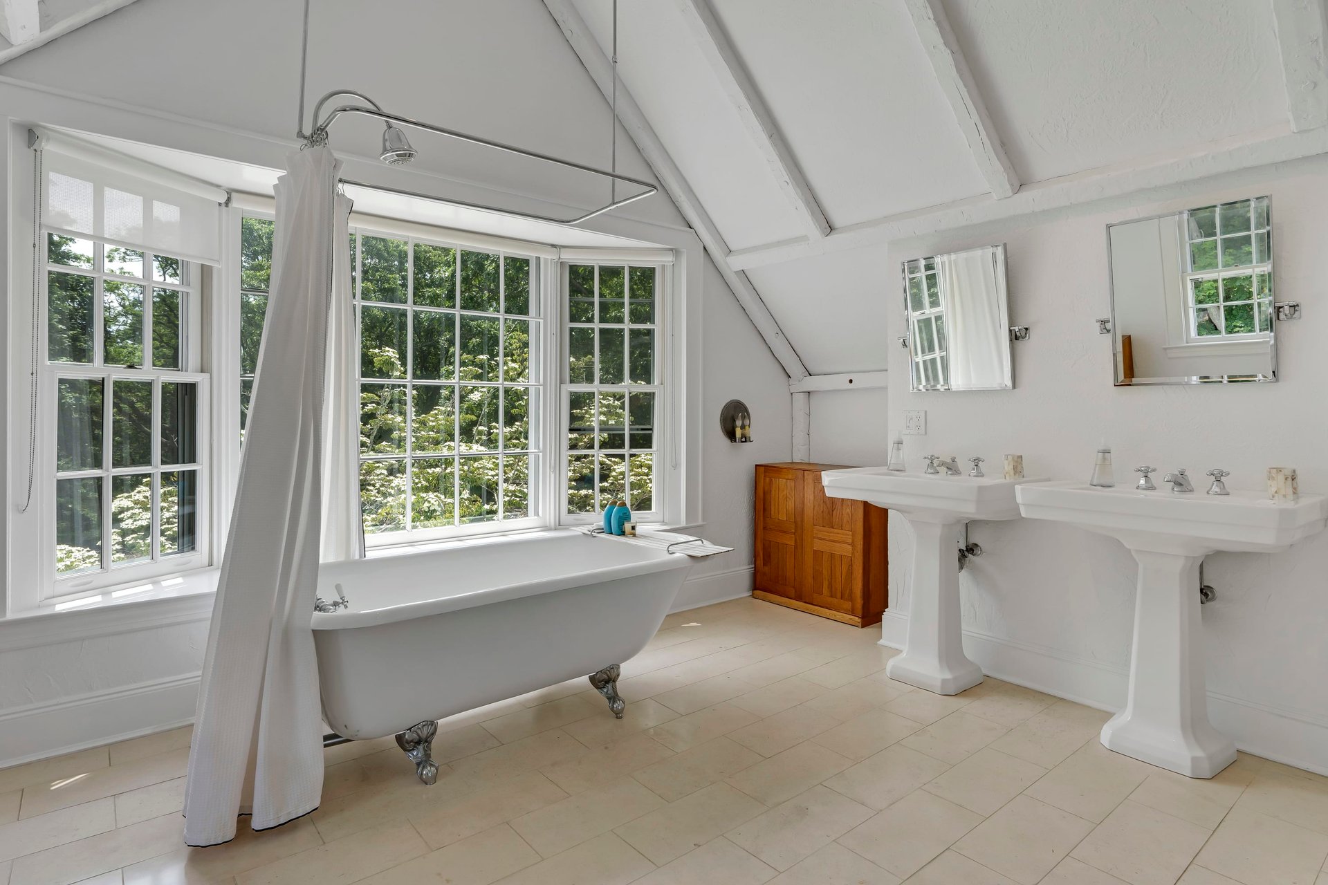 Crescent Beach Waterfront Stunner in Shelter Island
