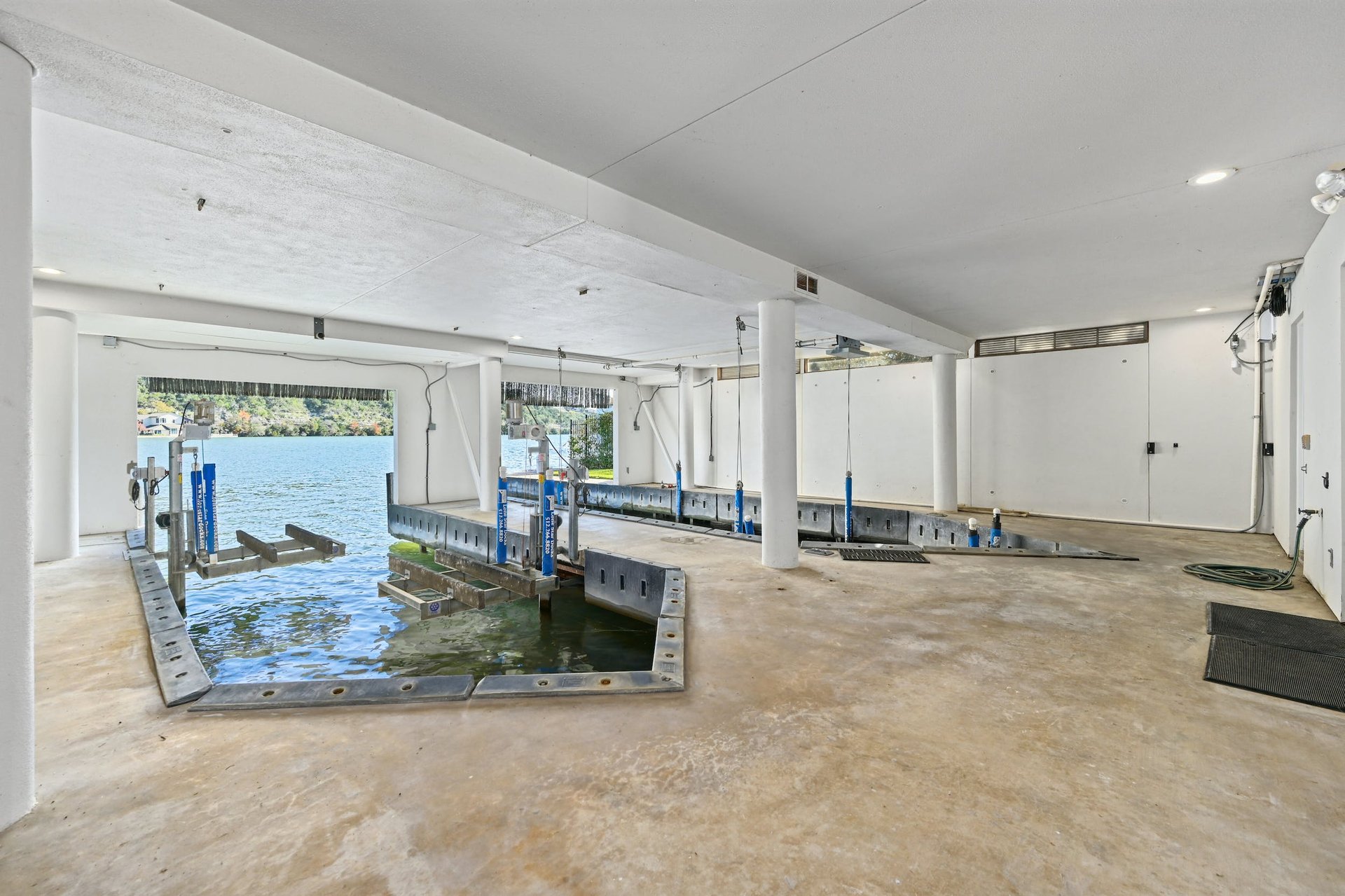 3511 Westlake Drive