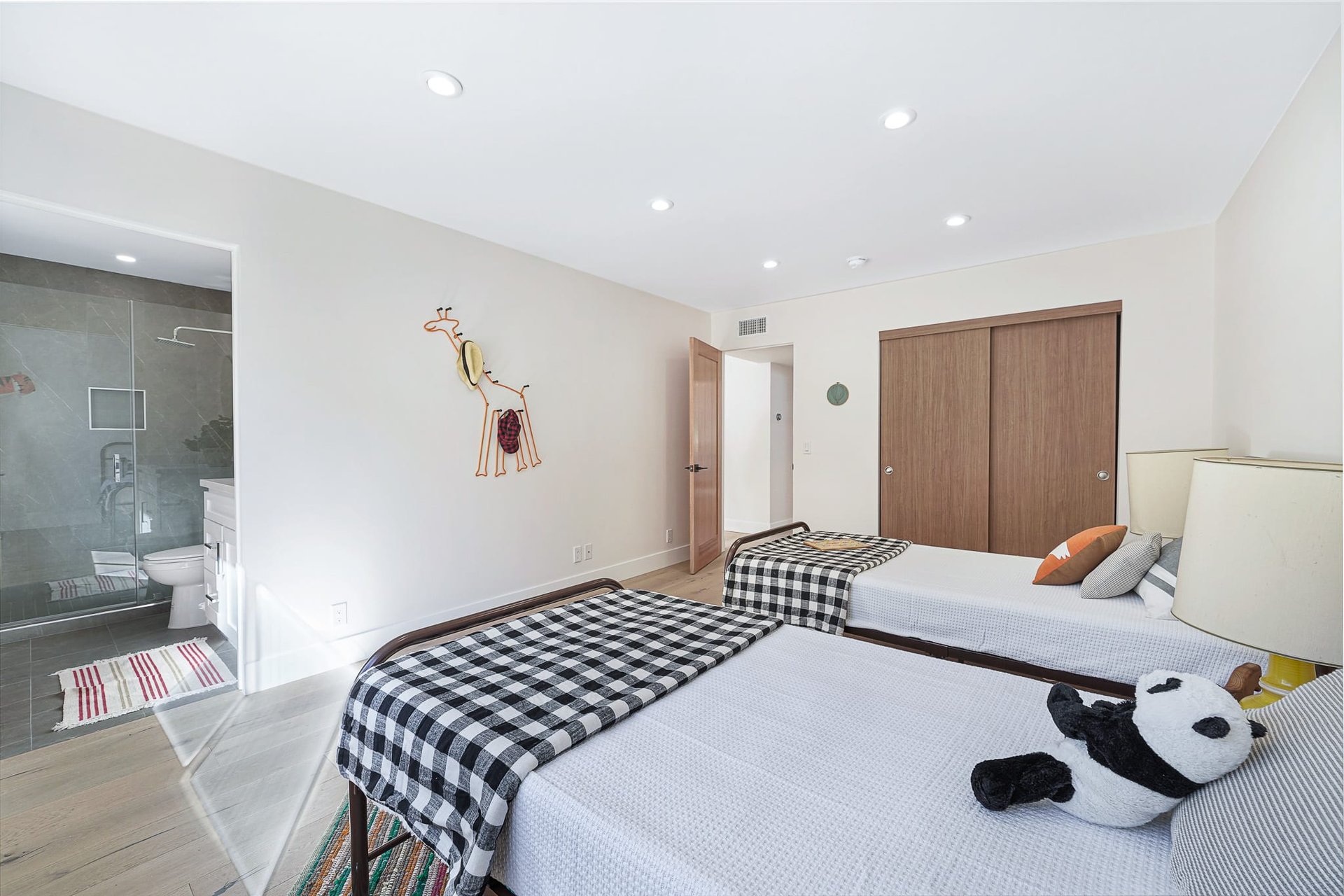 Immaculate & Turnkey Contemporary Home in Hollywood Hills