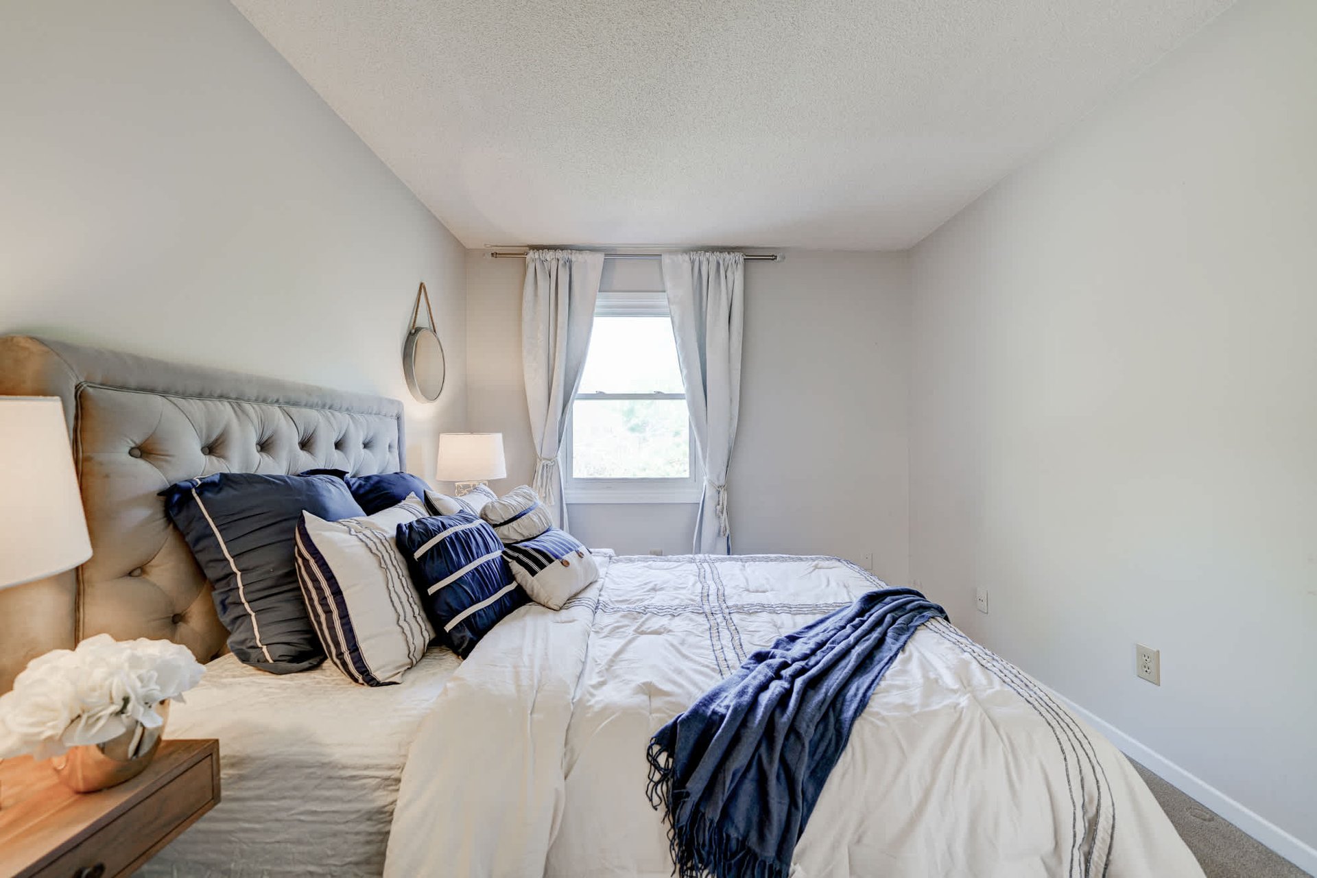 1087 Runnymead Cres