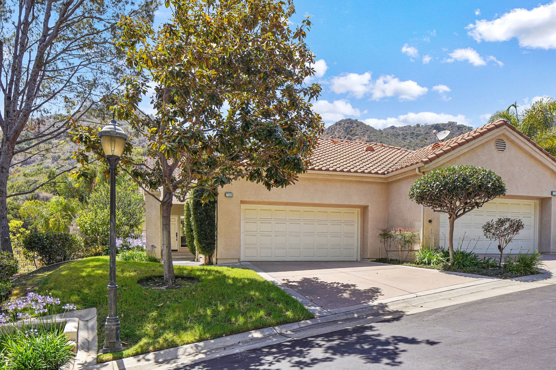 718 Palisades Dr