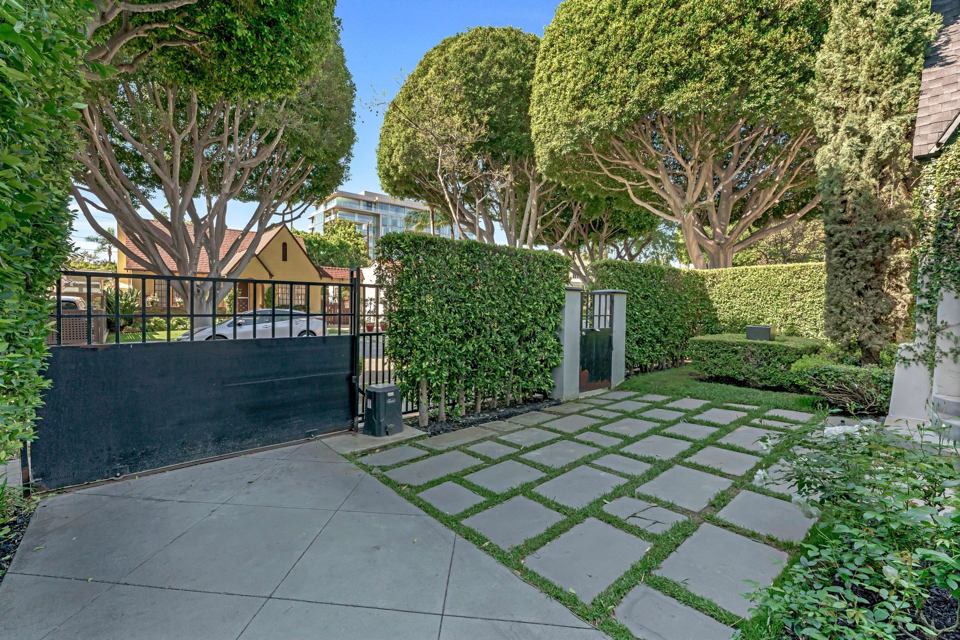 8825 Ashcroft Ave, West Hollywood