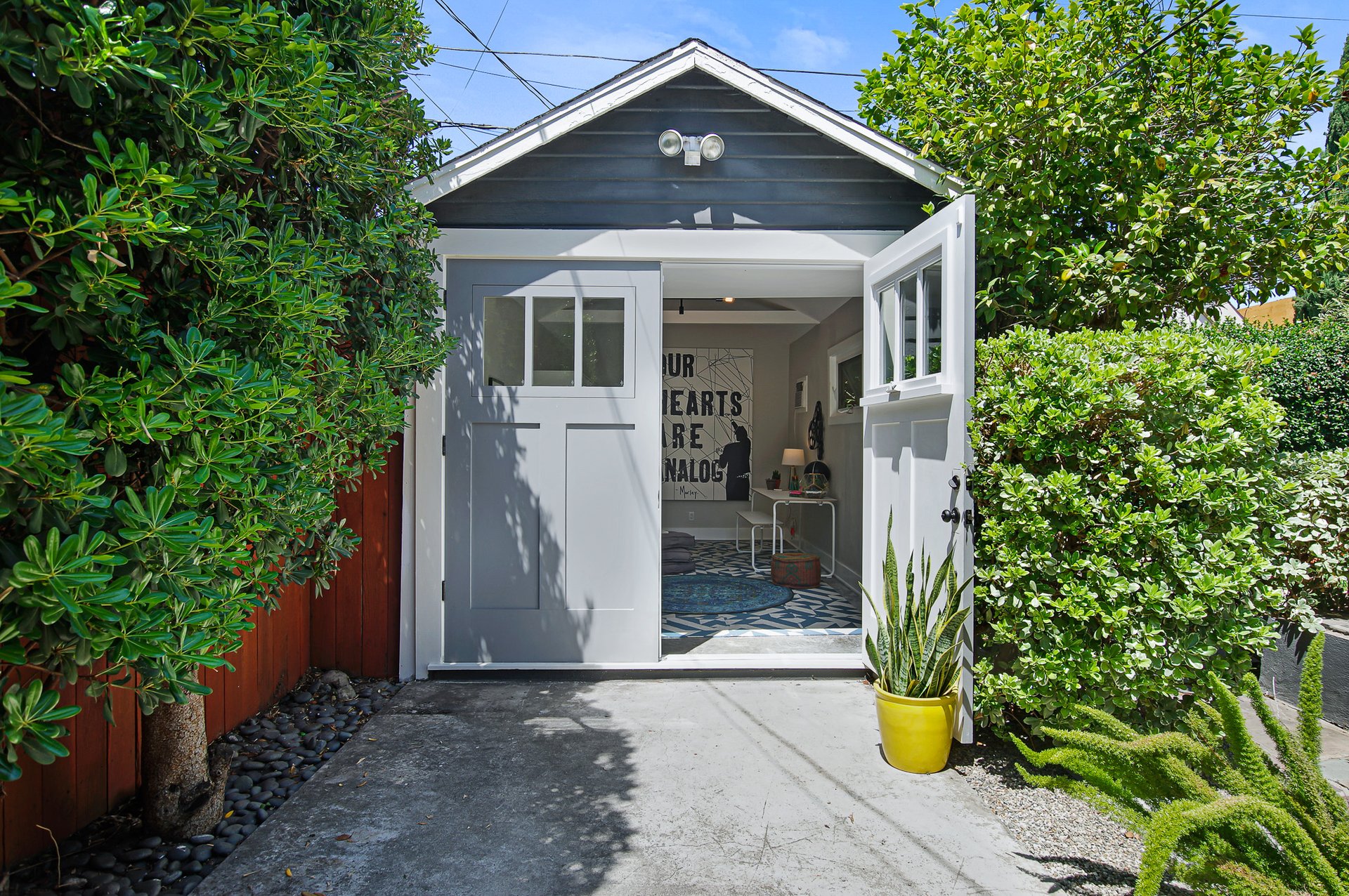 BEAUTIFUL & BRIGHT circa-1920's Craftsman "Cal-Bungalow" Home in Larchmont Village.