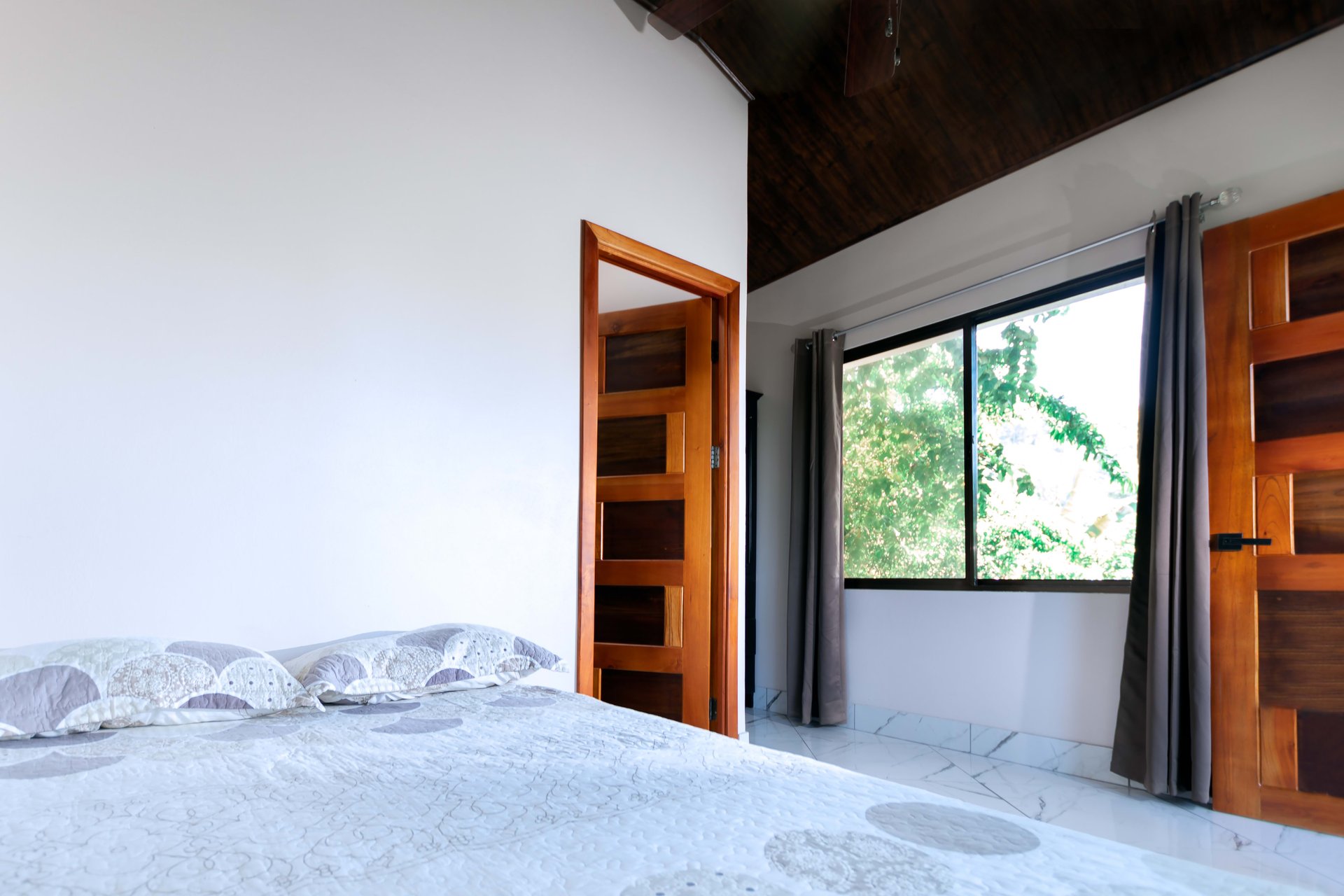BRAND NEW 3-bedroom home, 5 minutes to Dominical Beach.