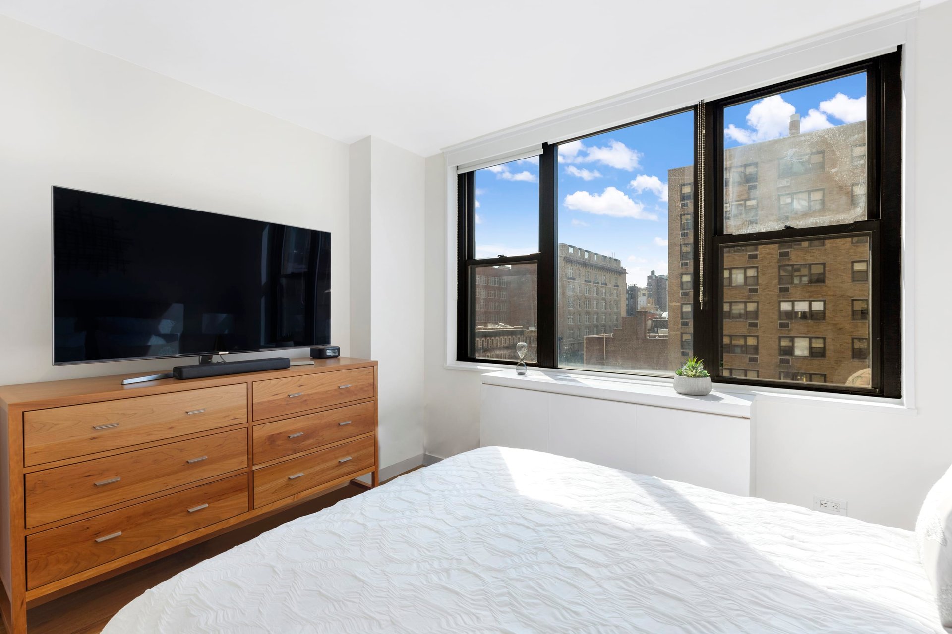 201 East 17th Street, 9F