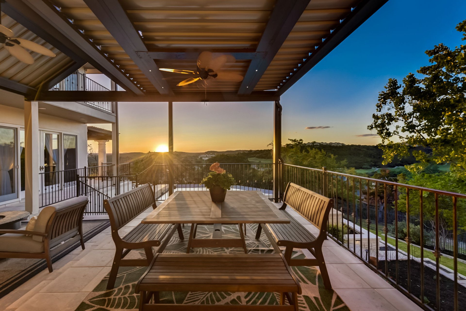 Hill Country Paradise: Luxurious 4/3 Home with Heated Pool/Spa and Spectacular Sunset Views in River Place!
