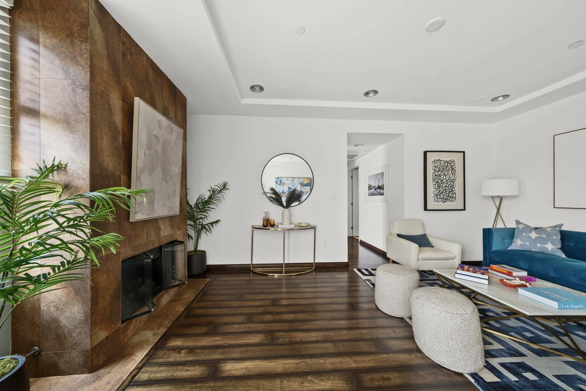Stylish Turnkey Unit in Prime Miracle Mile