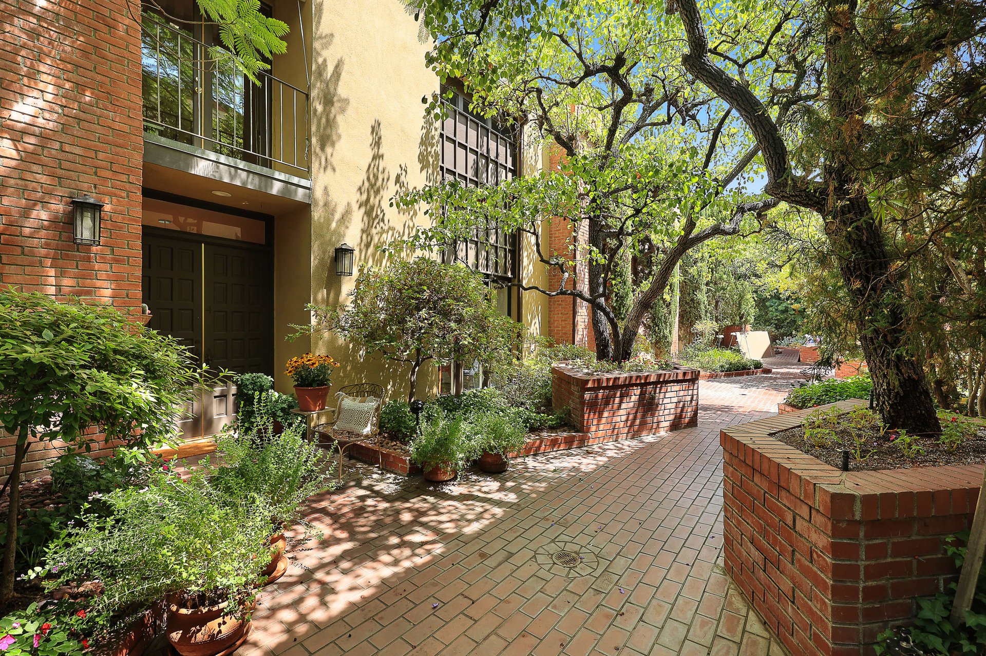 785 S Orange Grove Blvd #4