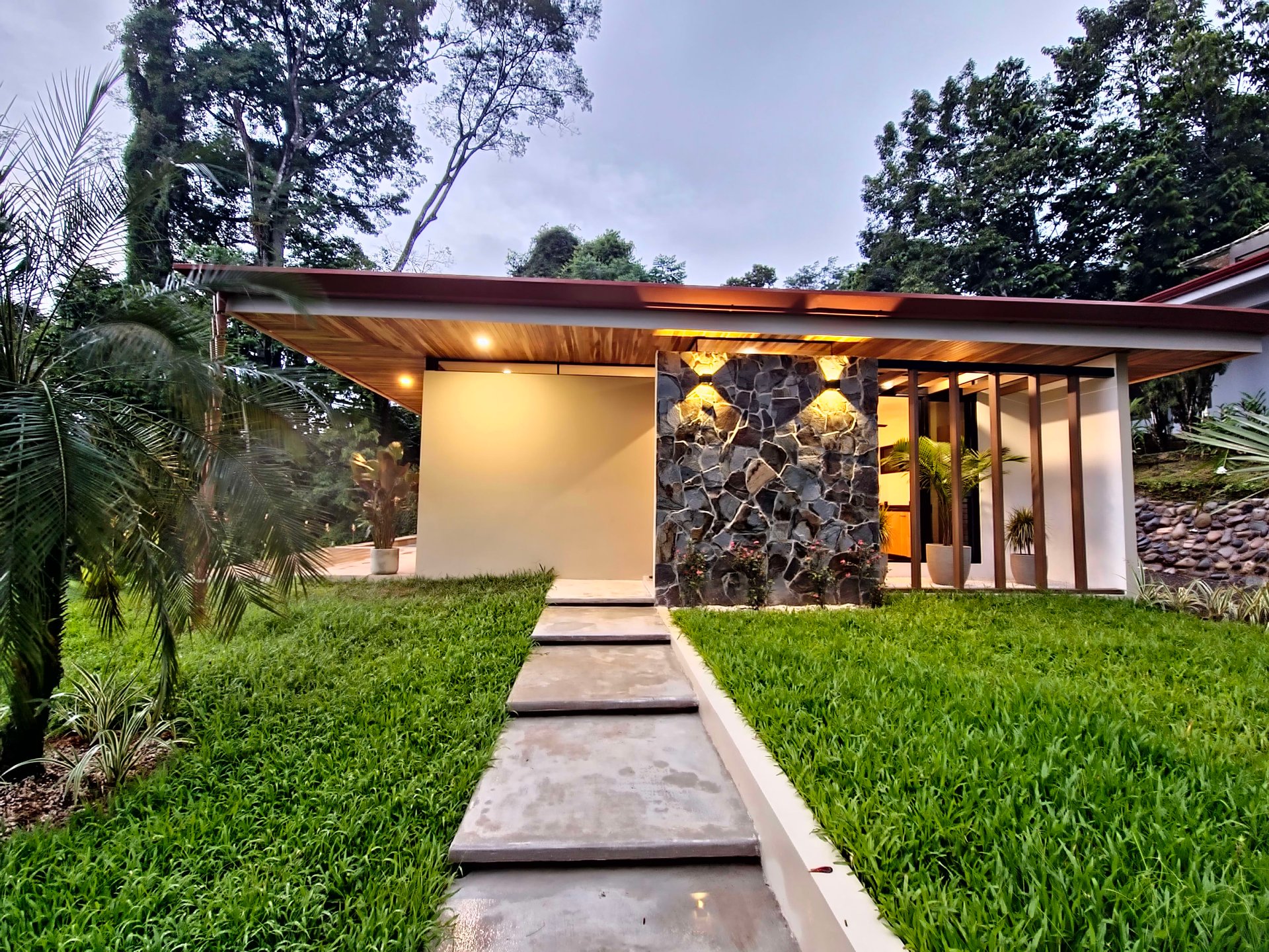 Jungle, Ocean, and exclusive elements to live in the tropics at Casa Elementum