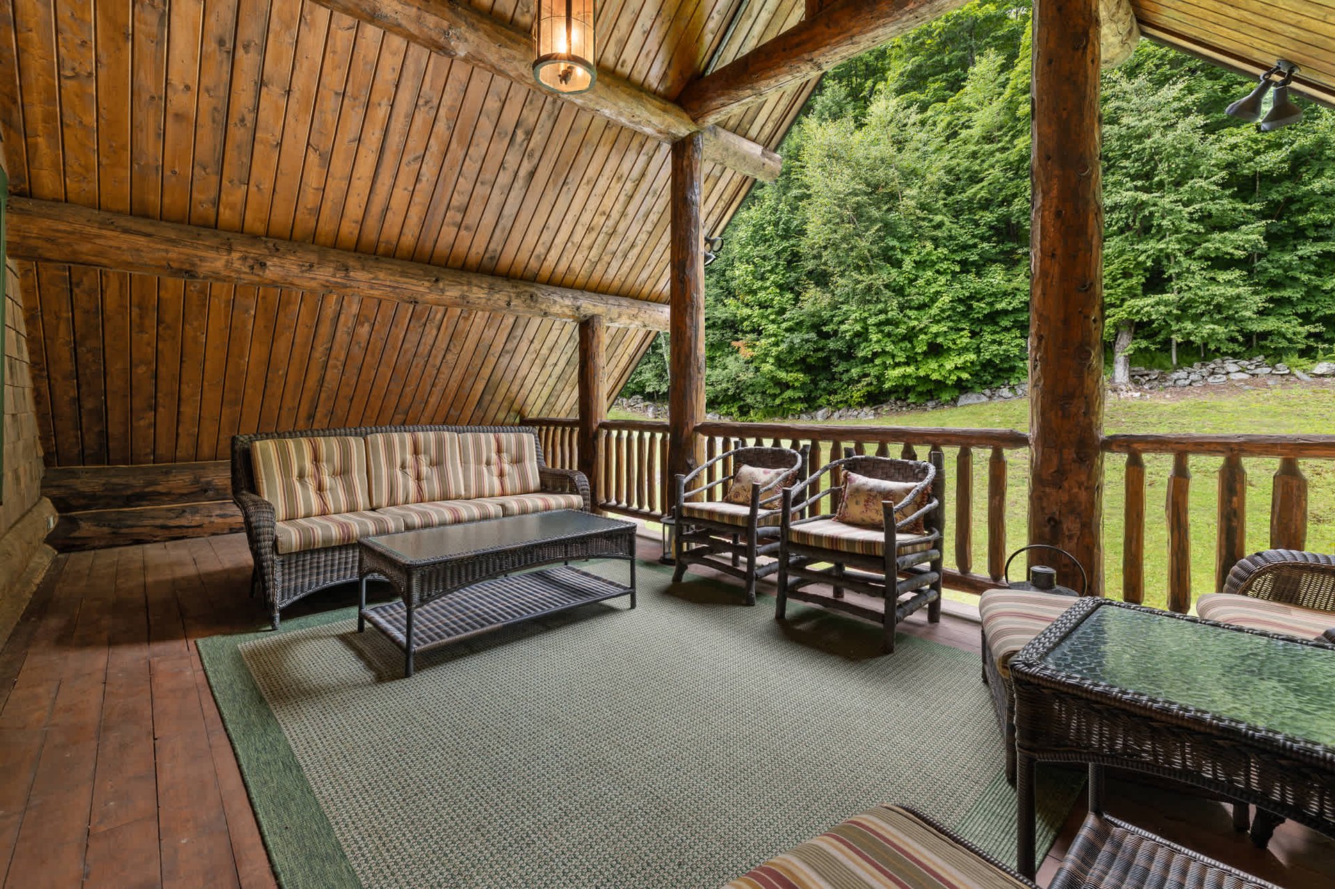 Exclusive Mountain Log Home - Monthly Rental Avail.