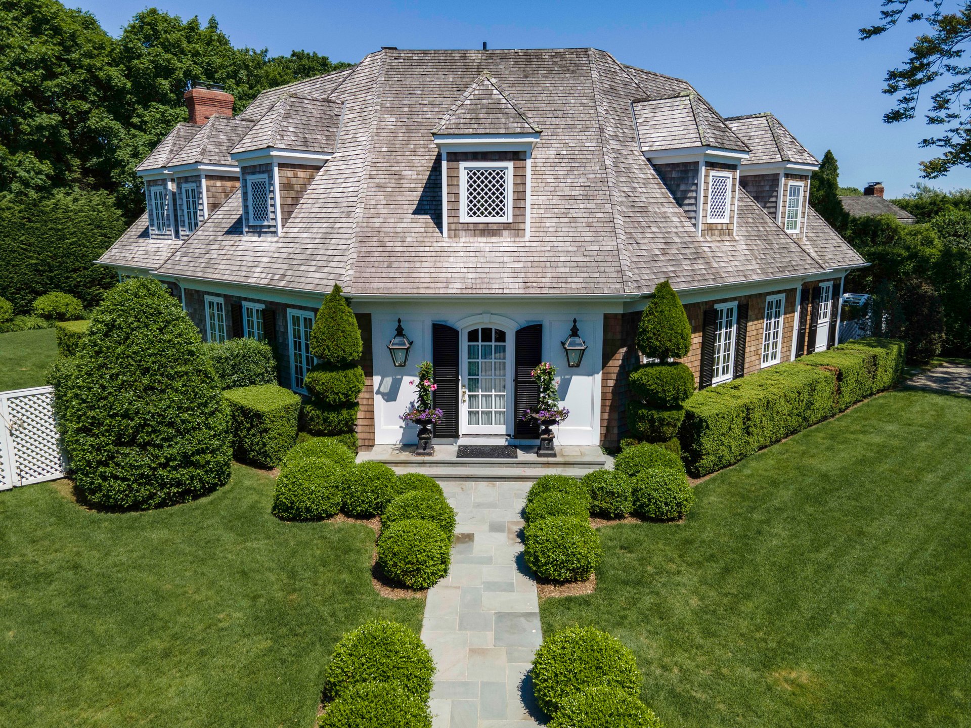 Furnished Designer Luxury Cottage in a Historic Waterfront Neighborhood