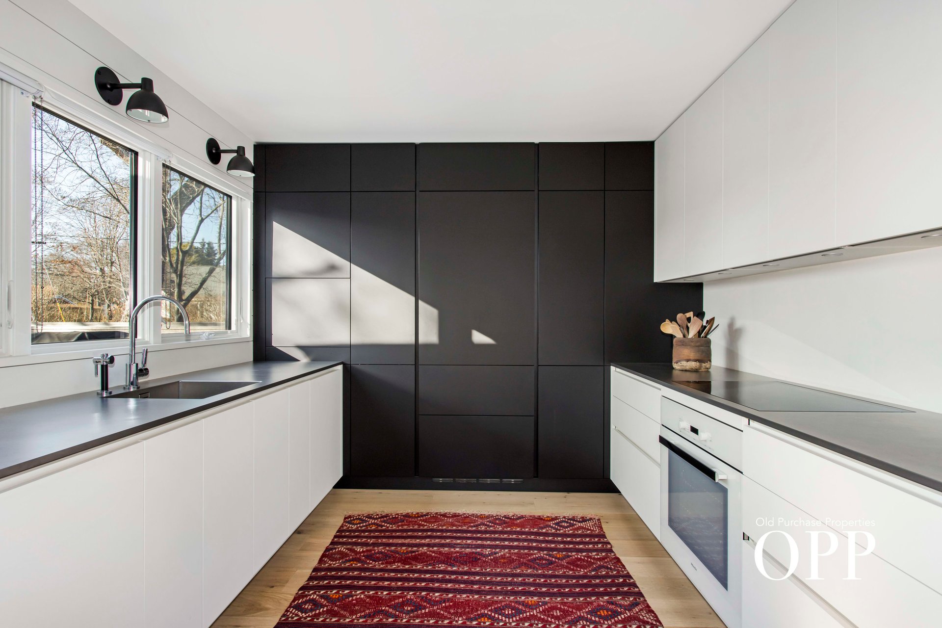 A PRISTINE HOME CLOSE TO EVERYTHING