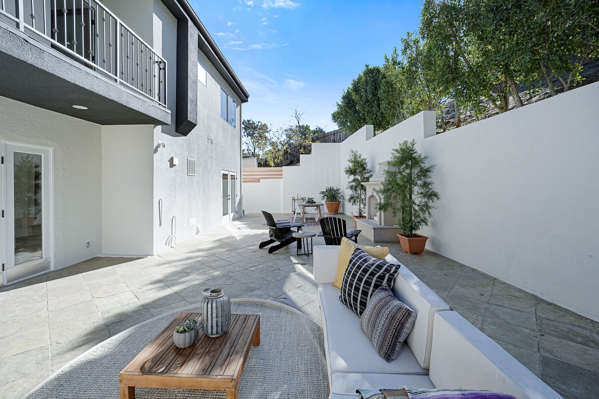 Immaculate & Turnkey Contemporary Home in Hollywood Hills