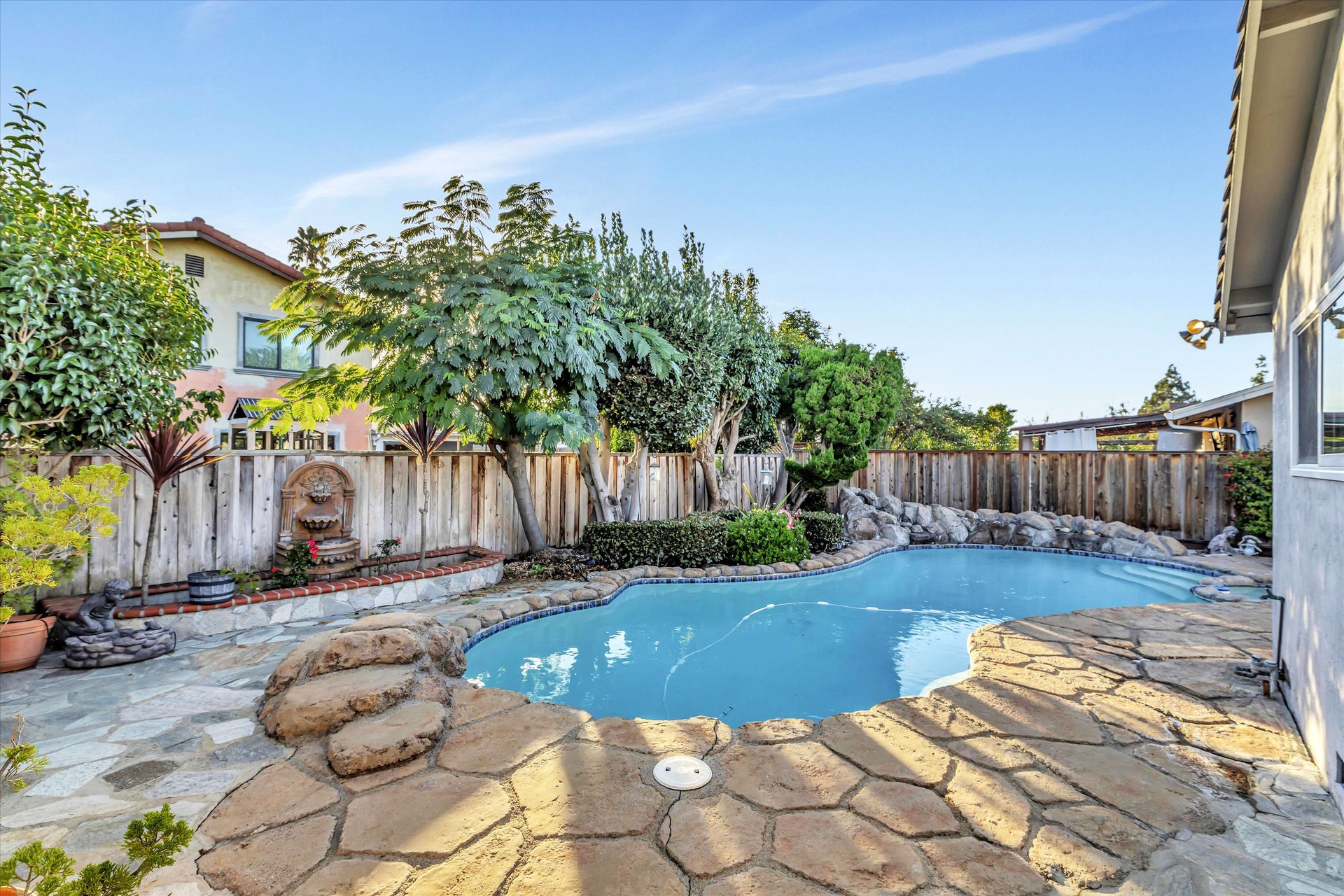 33827 Whitehead Ln
