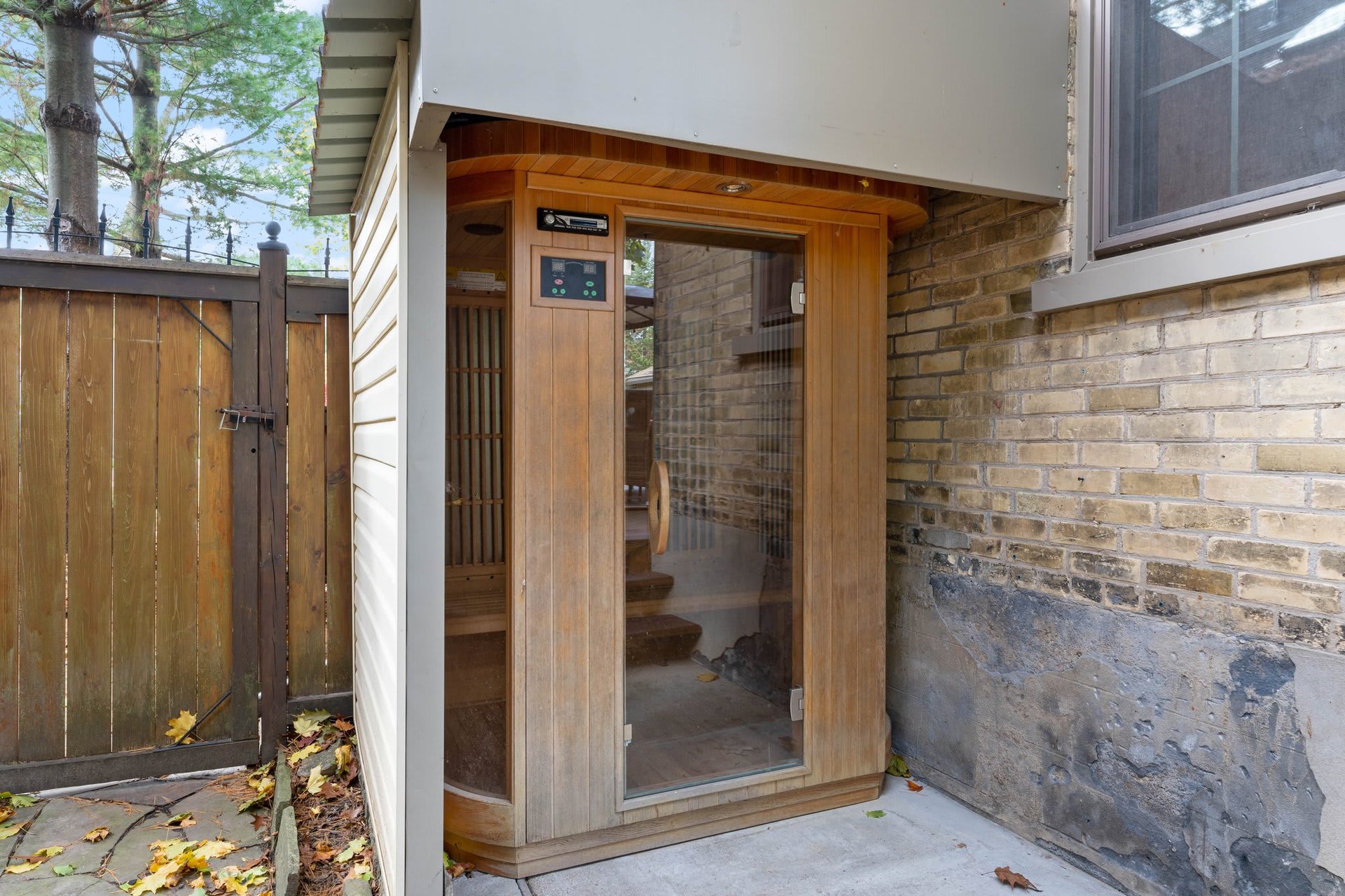 64 Avondale Avenue South, Waterloo
