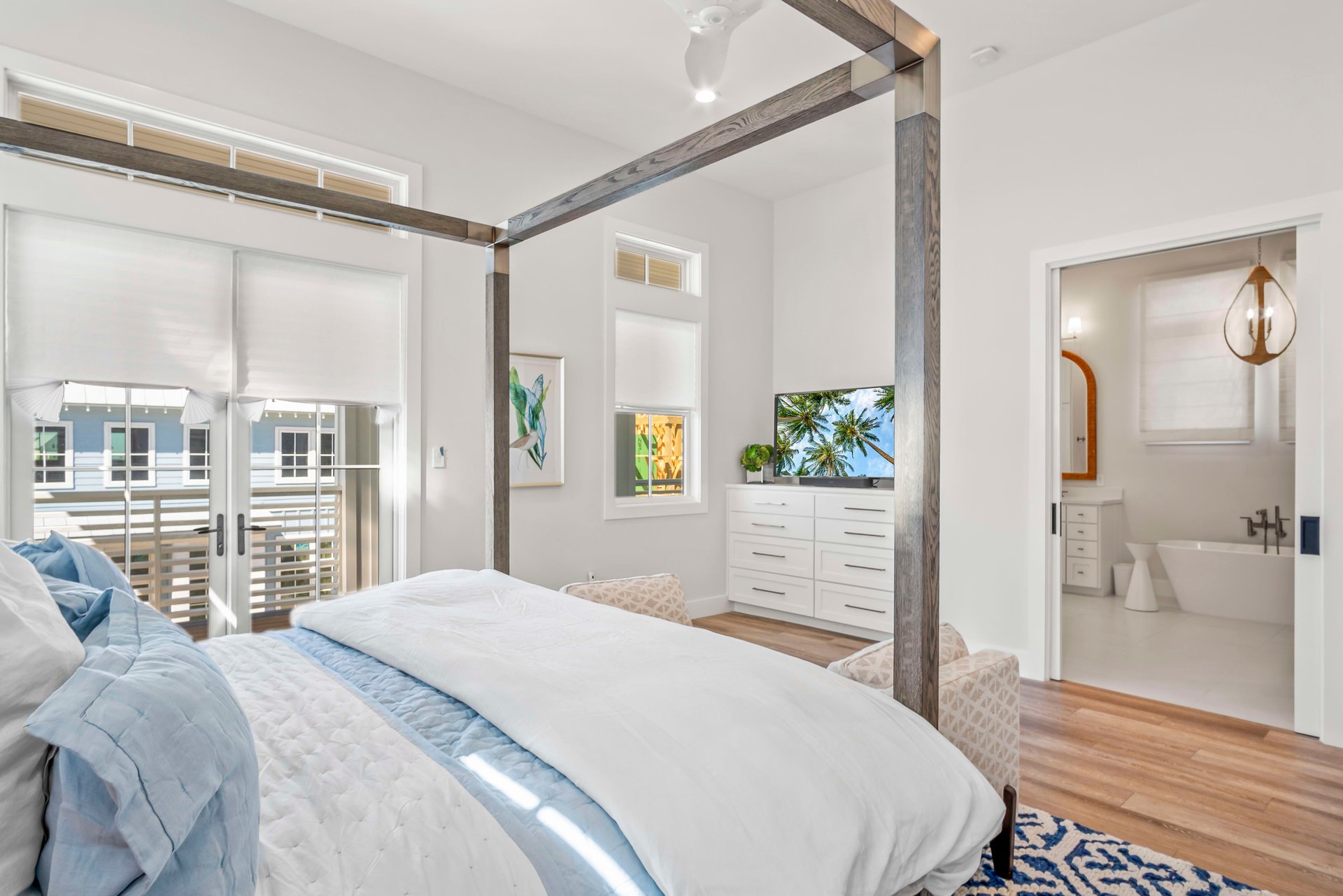 Coastline Drive, 4 Beds 4 Baths