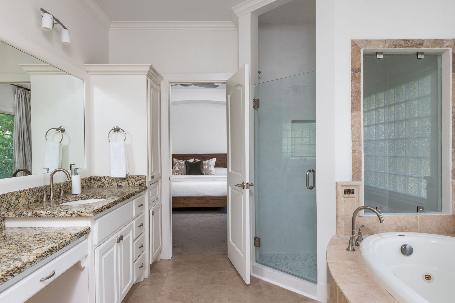 Charming Deep Eddy Retreat