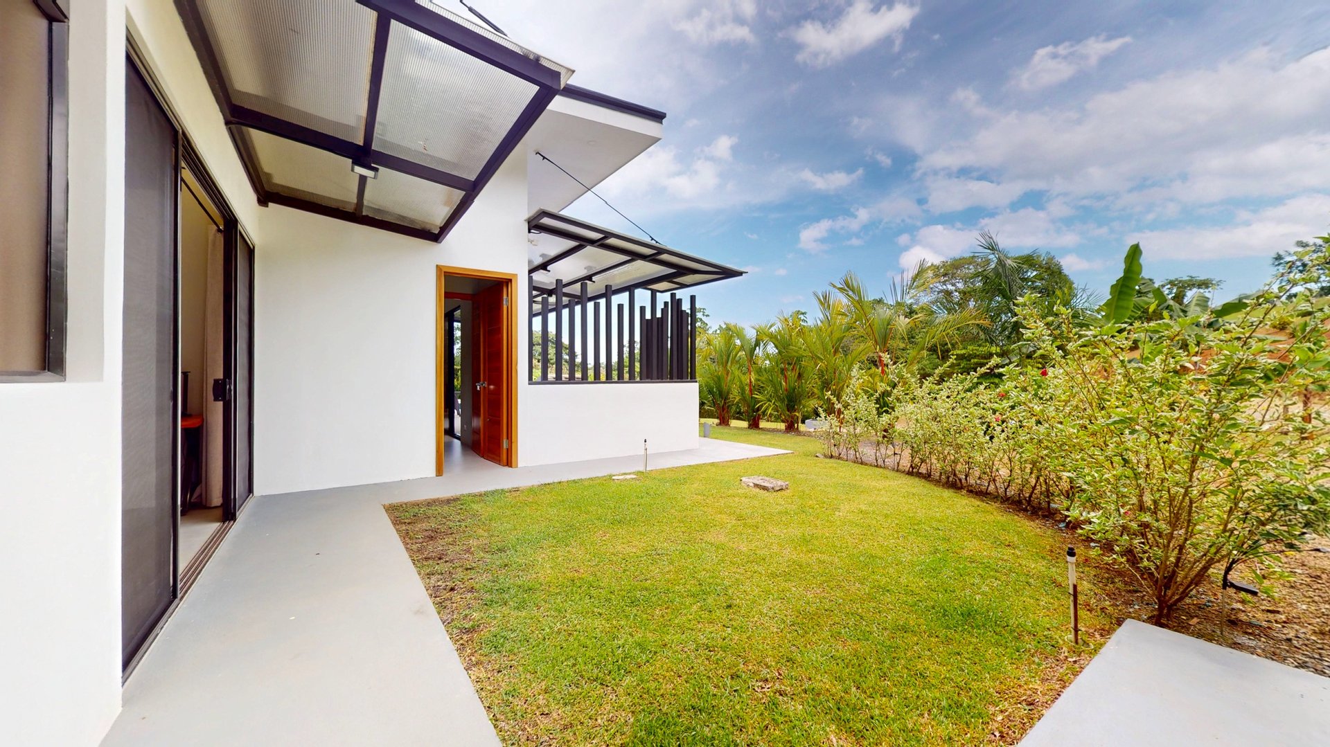 Private Modern Home in Ojochal, Costa Rica with Heated Saltwater Pool & Solar Backup