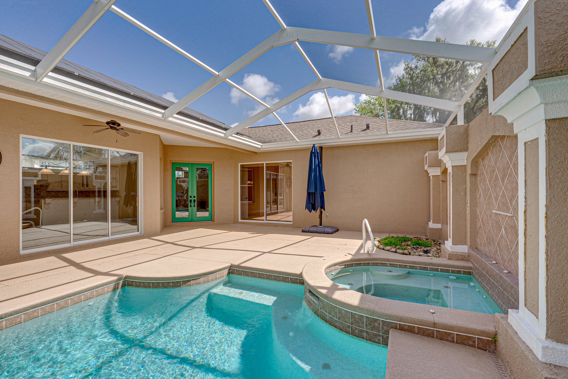 12231 WOODLANDS CIR