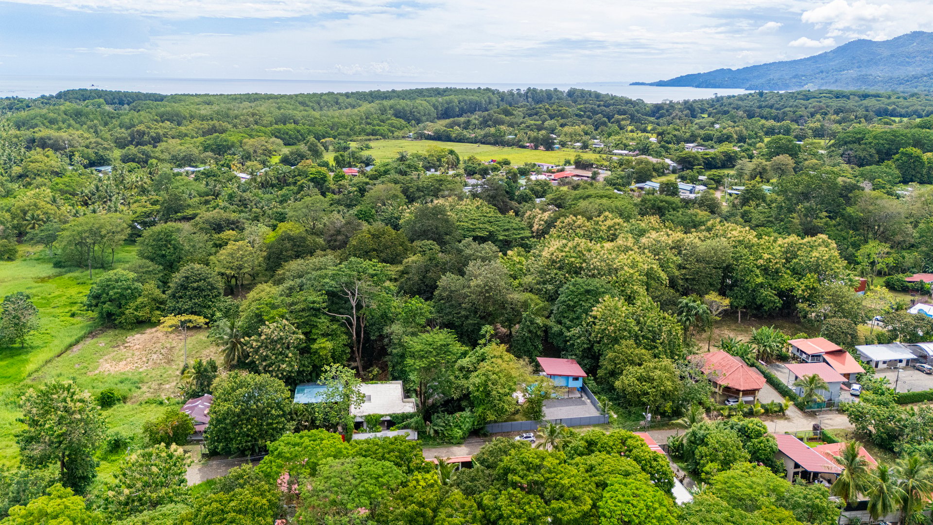 Modern Elegance Meets Tropical Lifestyle in Uvita