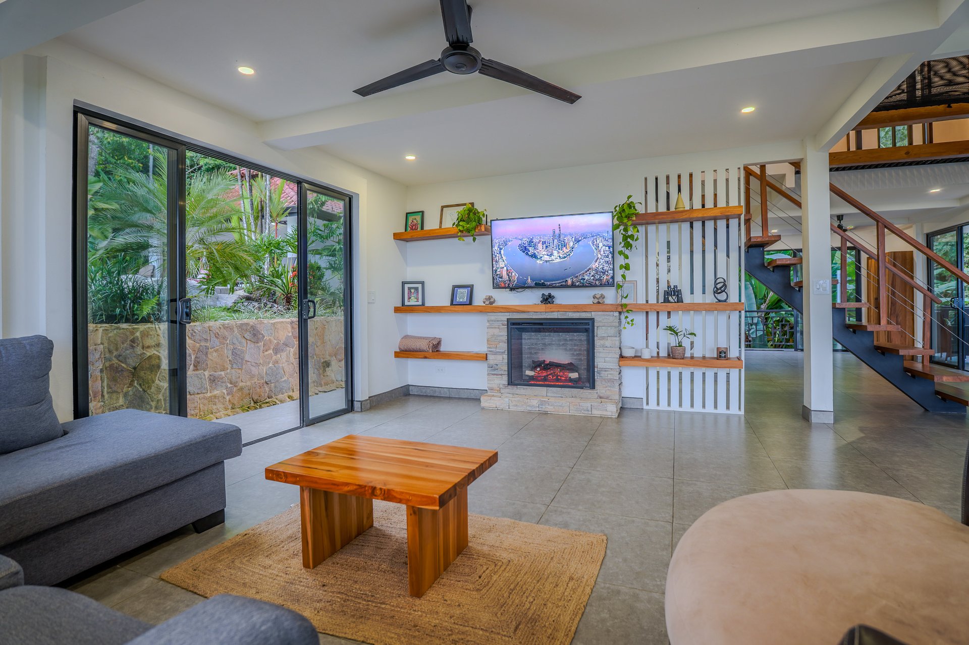 Casa La Roca, Whale's Tail 3 Bedroom Home In Uvita!