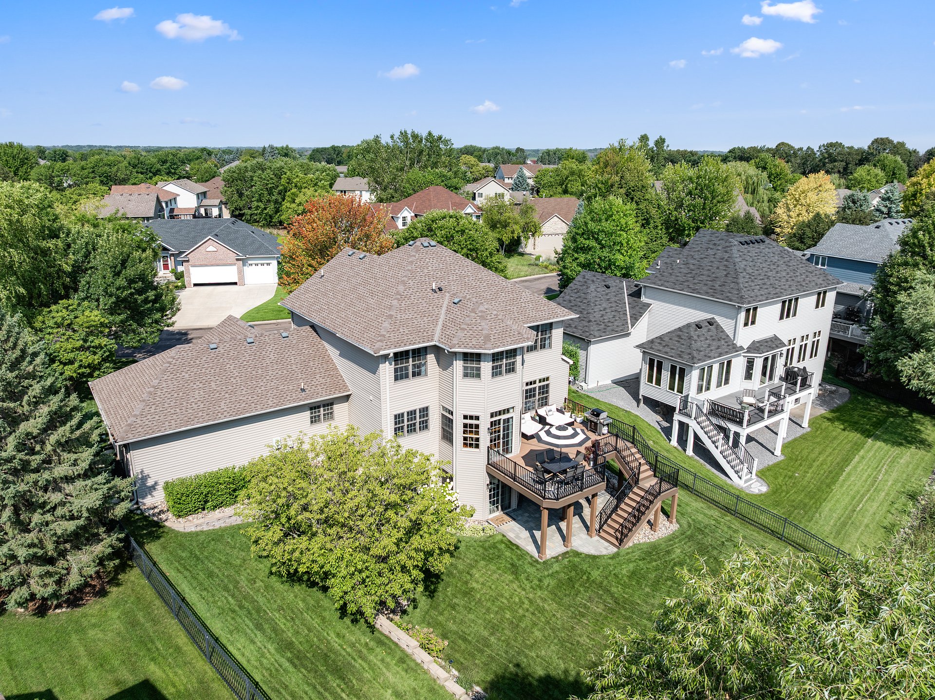 Walkout 2-Story Overlooking the Elm Creek Park Reserve