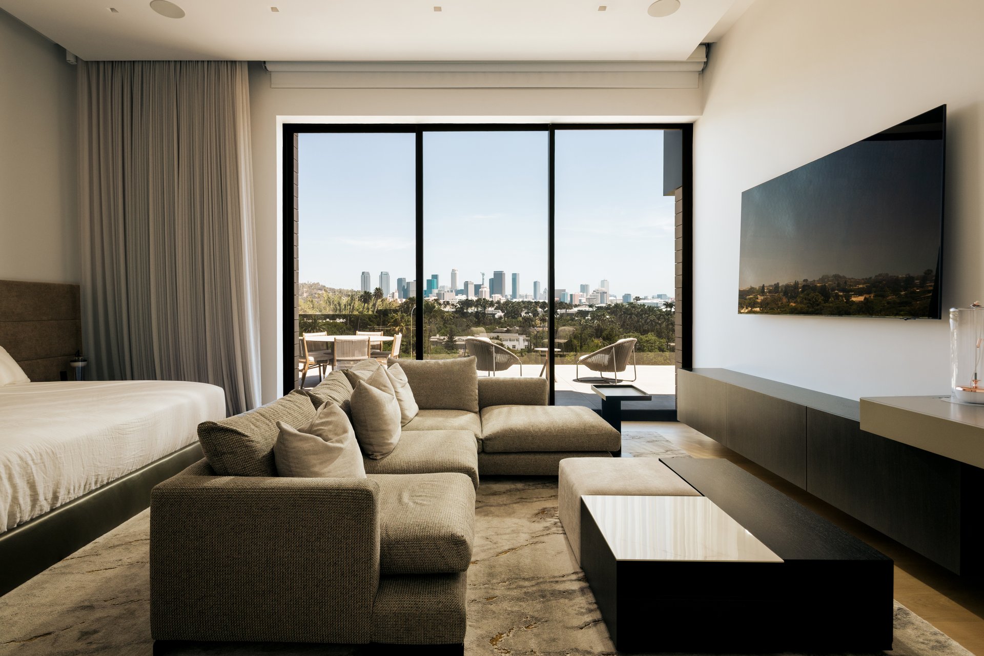 1140 Summit Dr, Beverly Hills