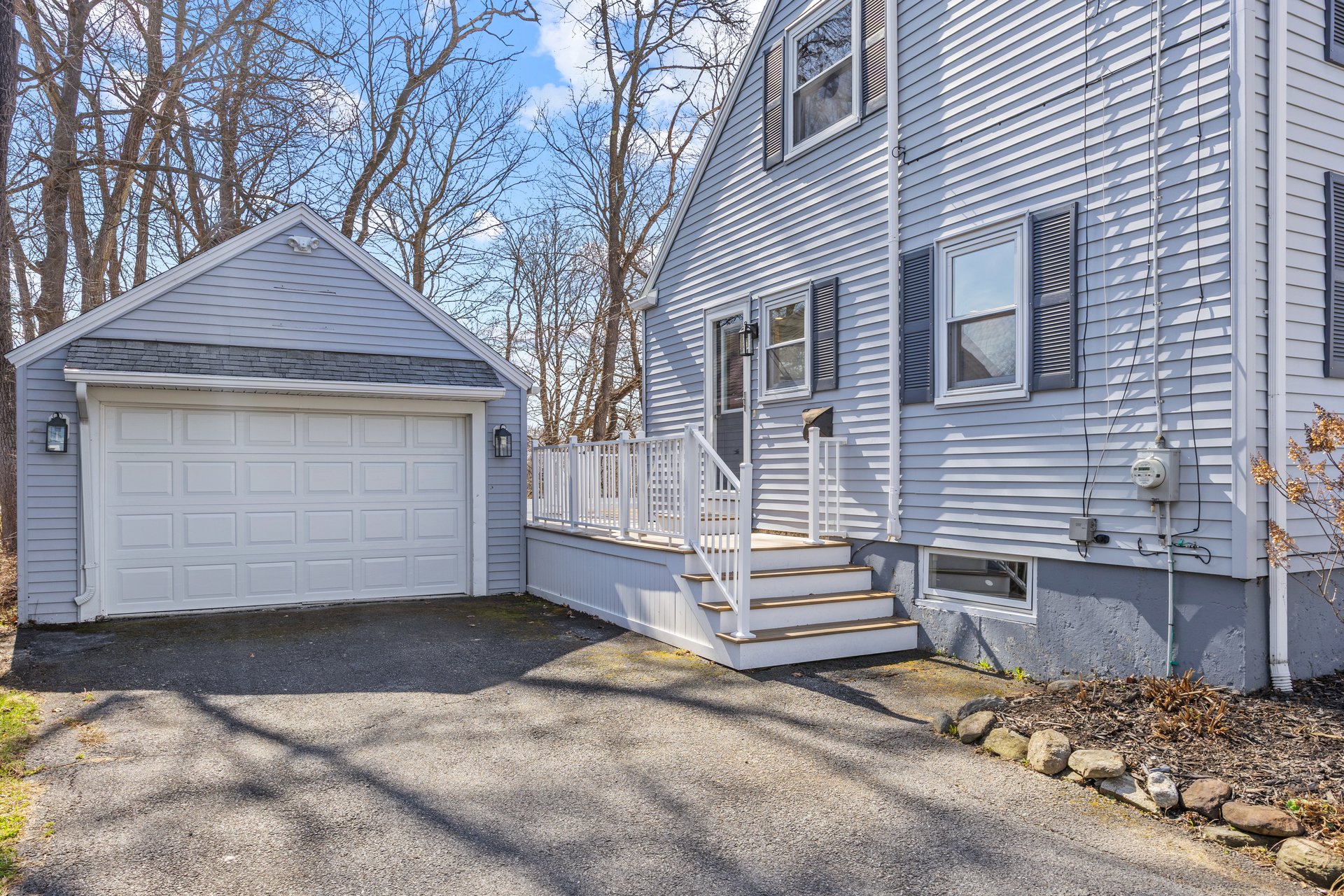 10 Meadowbrook Lane