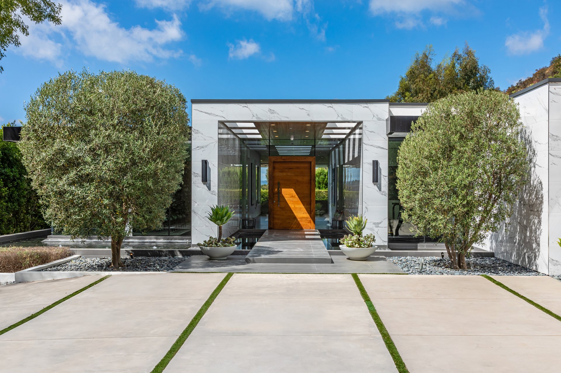 2002 LOMA VISTA DR