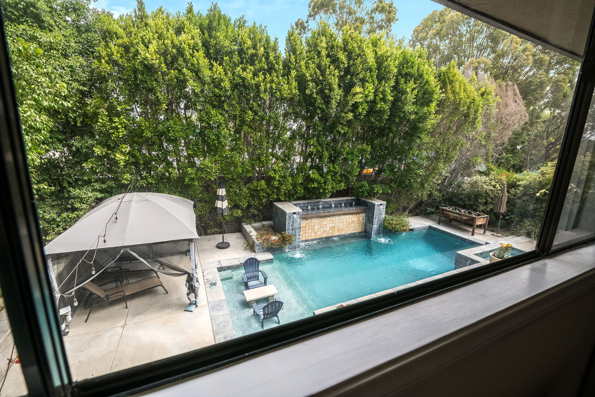 24417 Clipstone St, Woodland Hills 