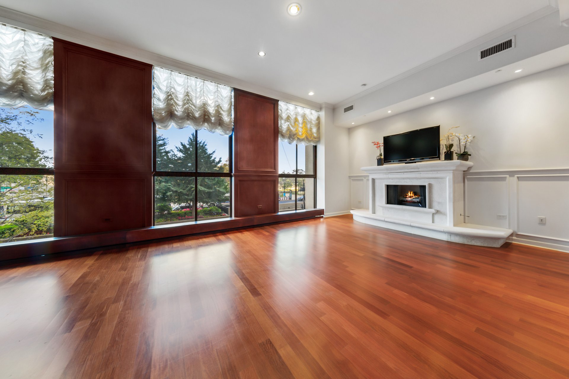 310 S Michigan Ave Unit 202