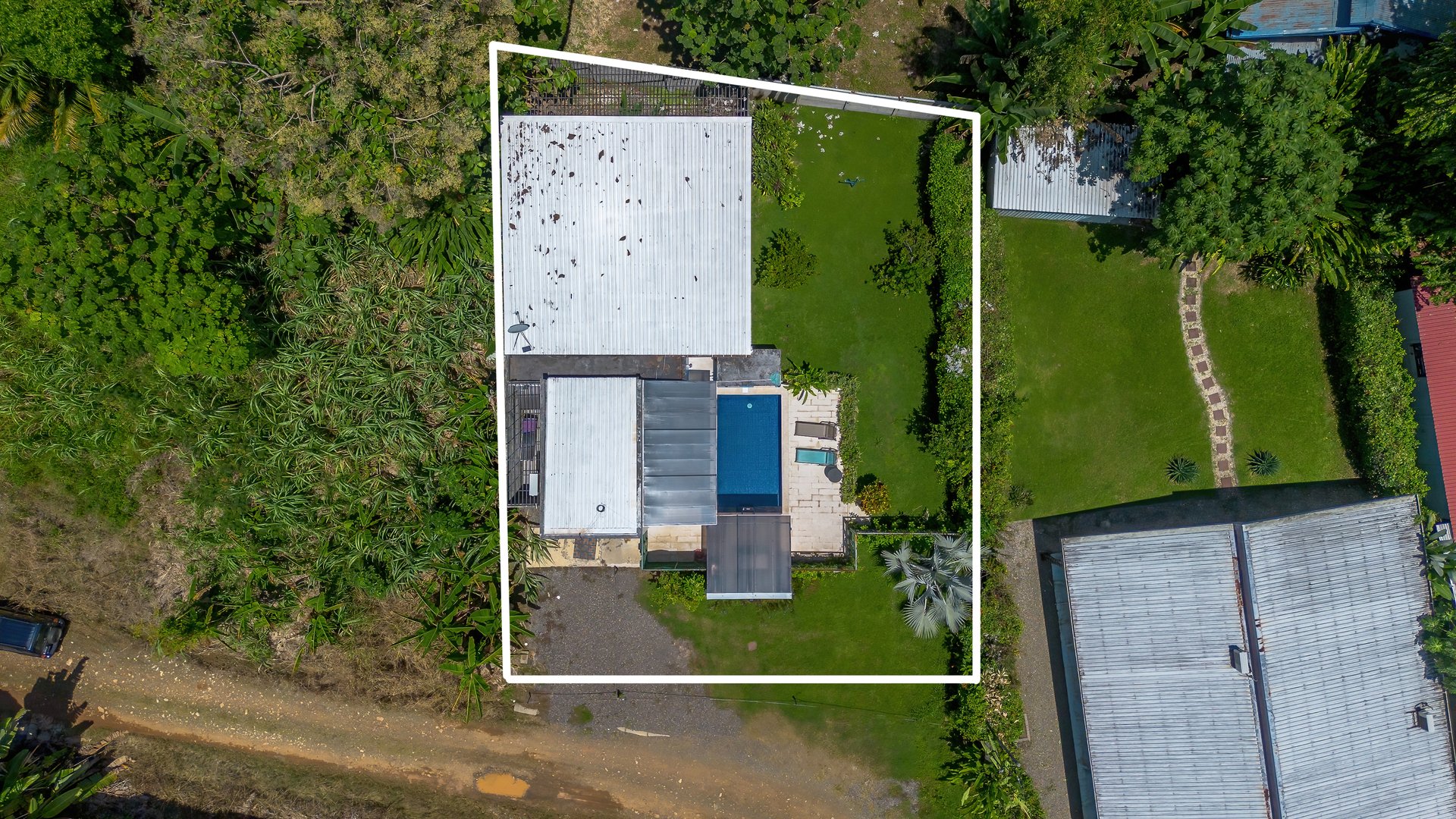 Playa Chamán Beach Home for Sale – 3 Br, Pool, Walk to the Beach | $329,000