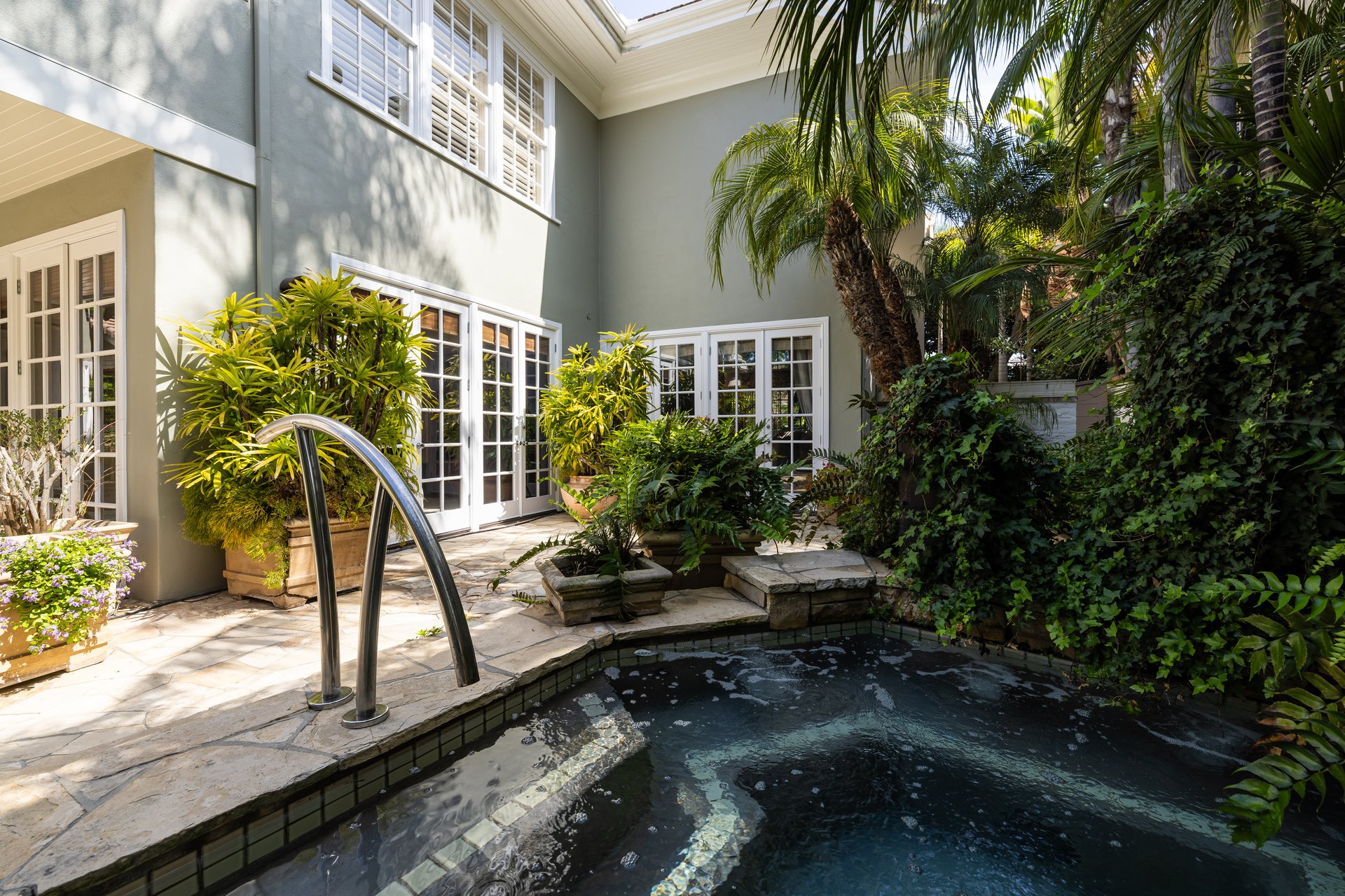 3 Weybridge Court