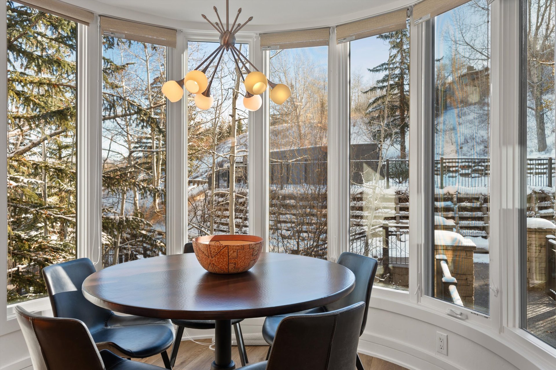 Ski-In/Ski-Out Luxury: Deerbrook Townhome