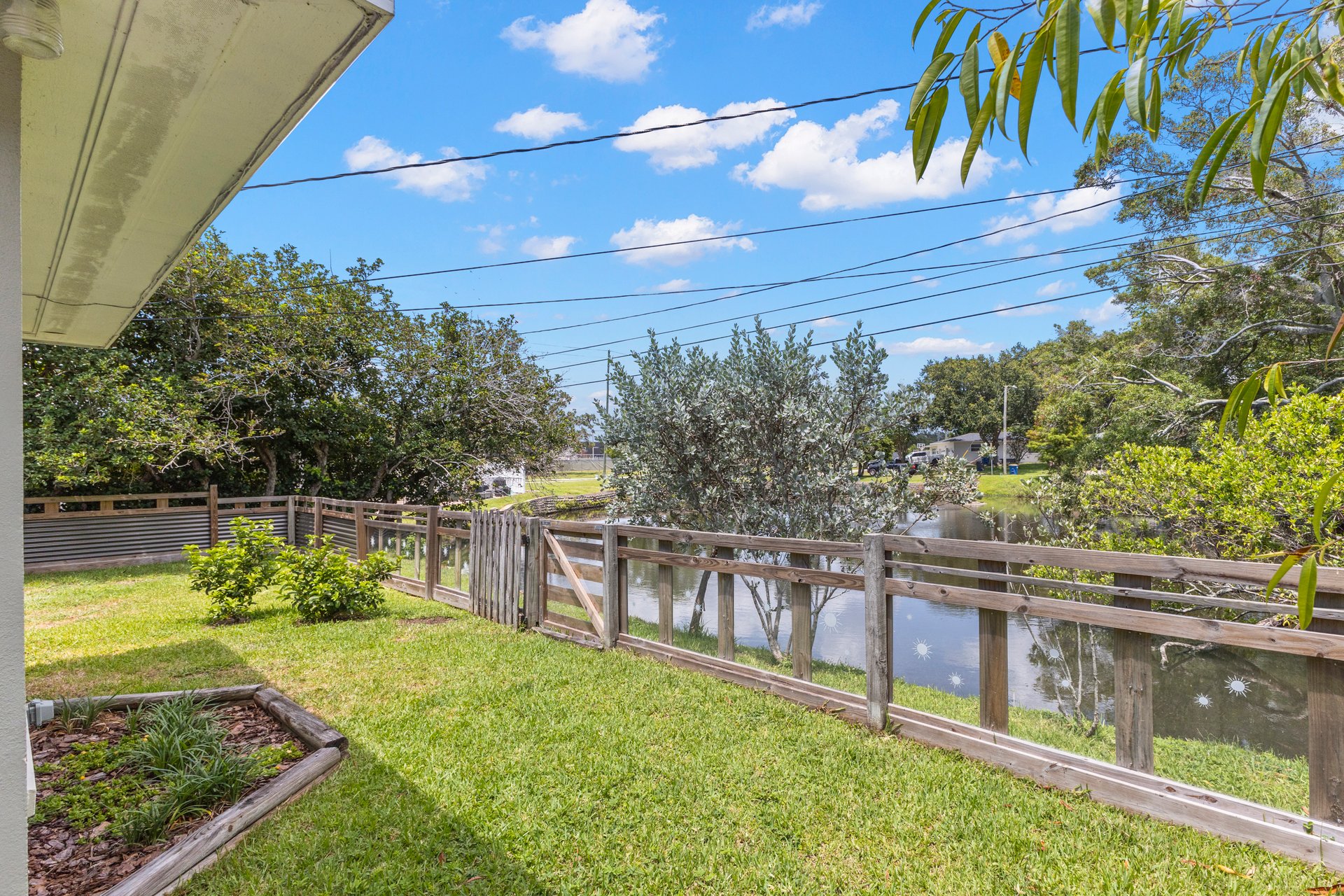 805 Wellington Dr 
