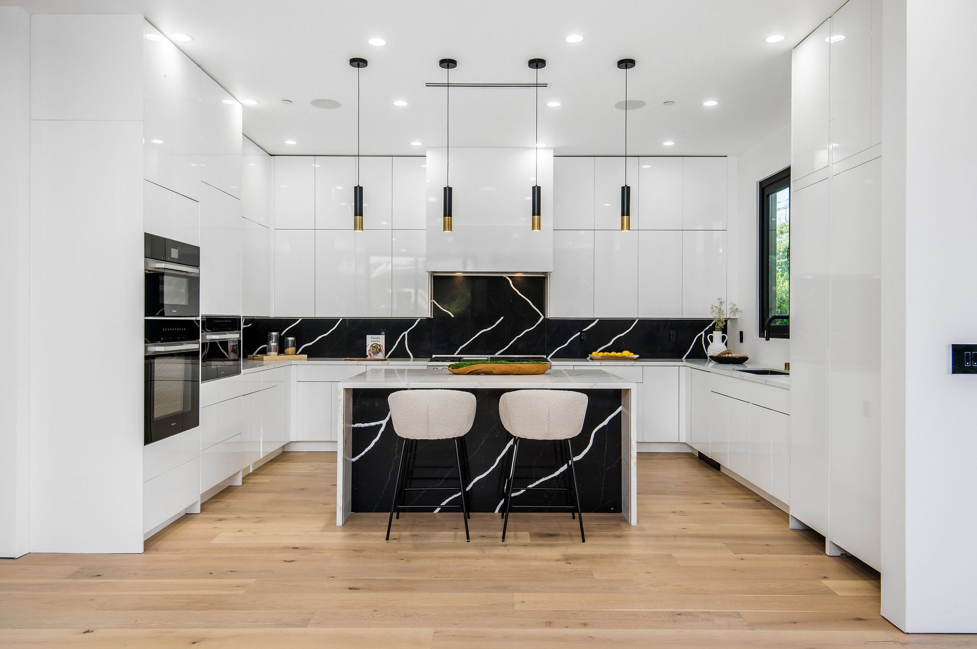 5132 Lindley Ave, Encino