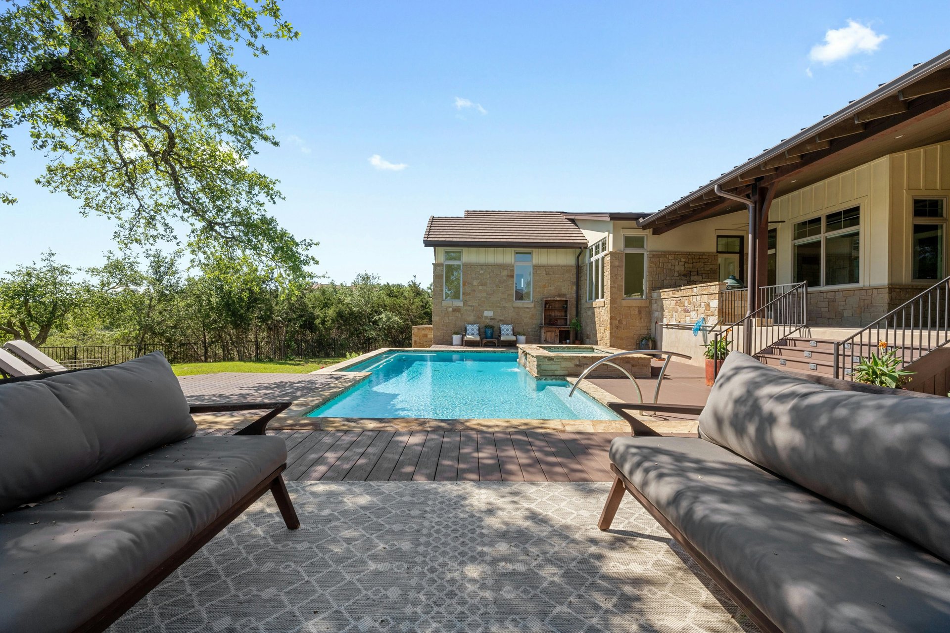 8024 Carlton Ridge