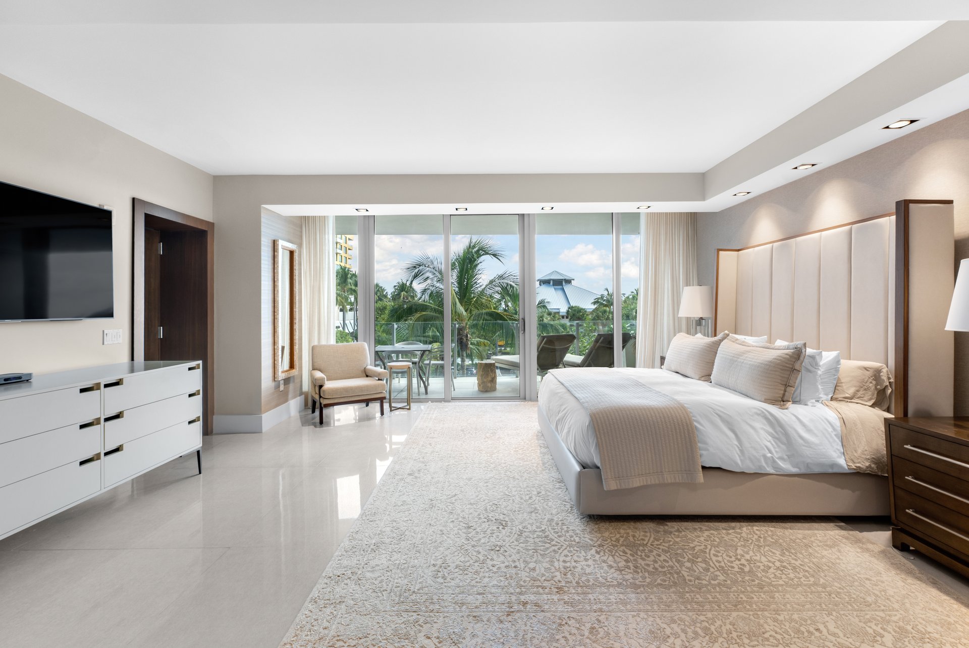 1 Collins Ave