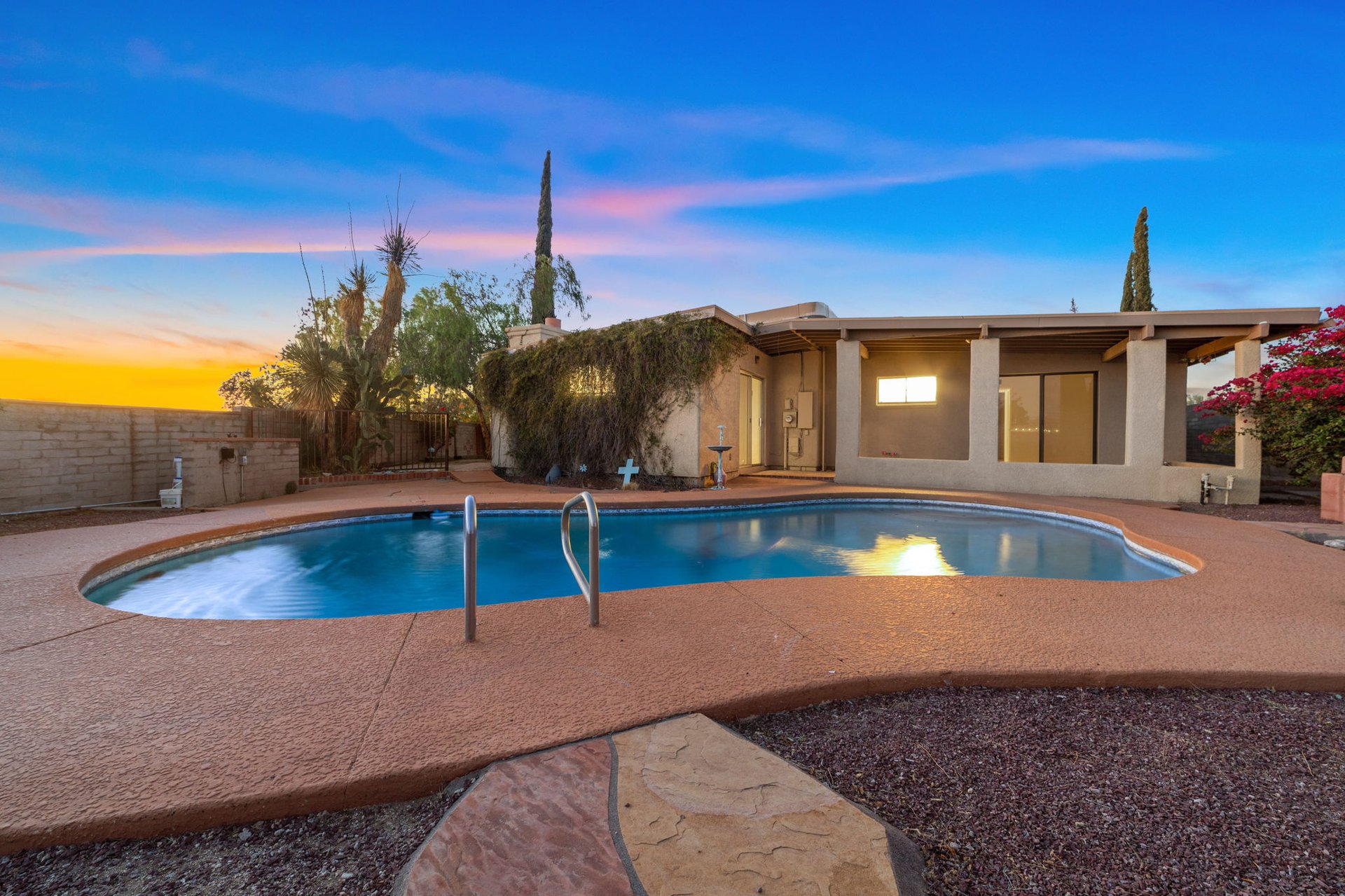 2540 S Marianne