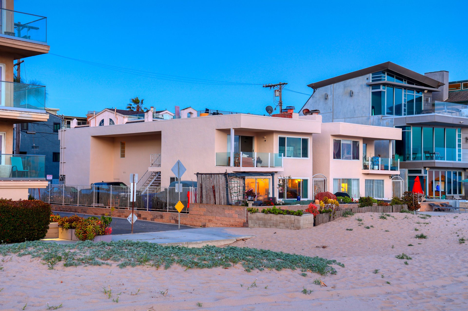 6401-6405 Ocean Front Walk